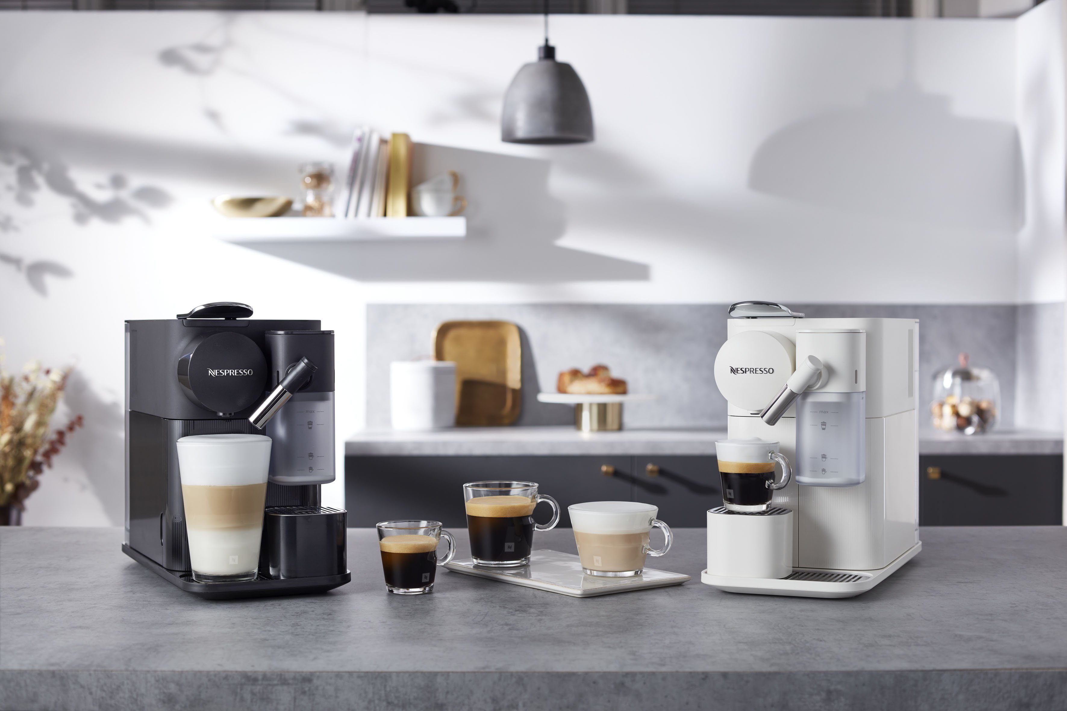 Nespresso Kapselmaschine Lattissima One EN510.B Black, Kapseln mit DeLonghi, 7 inkl. von Willkommenspaket