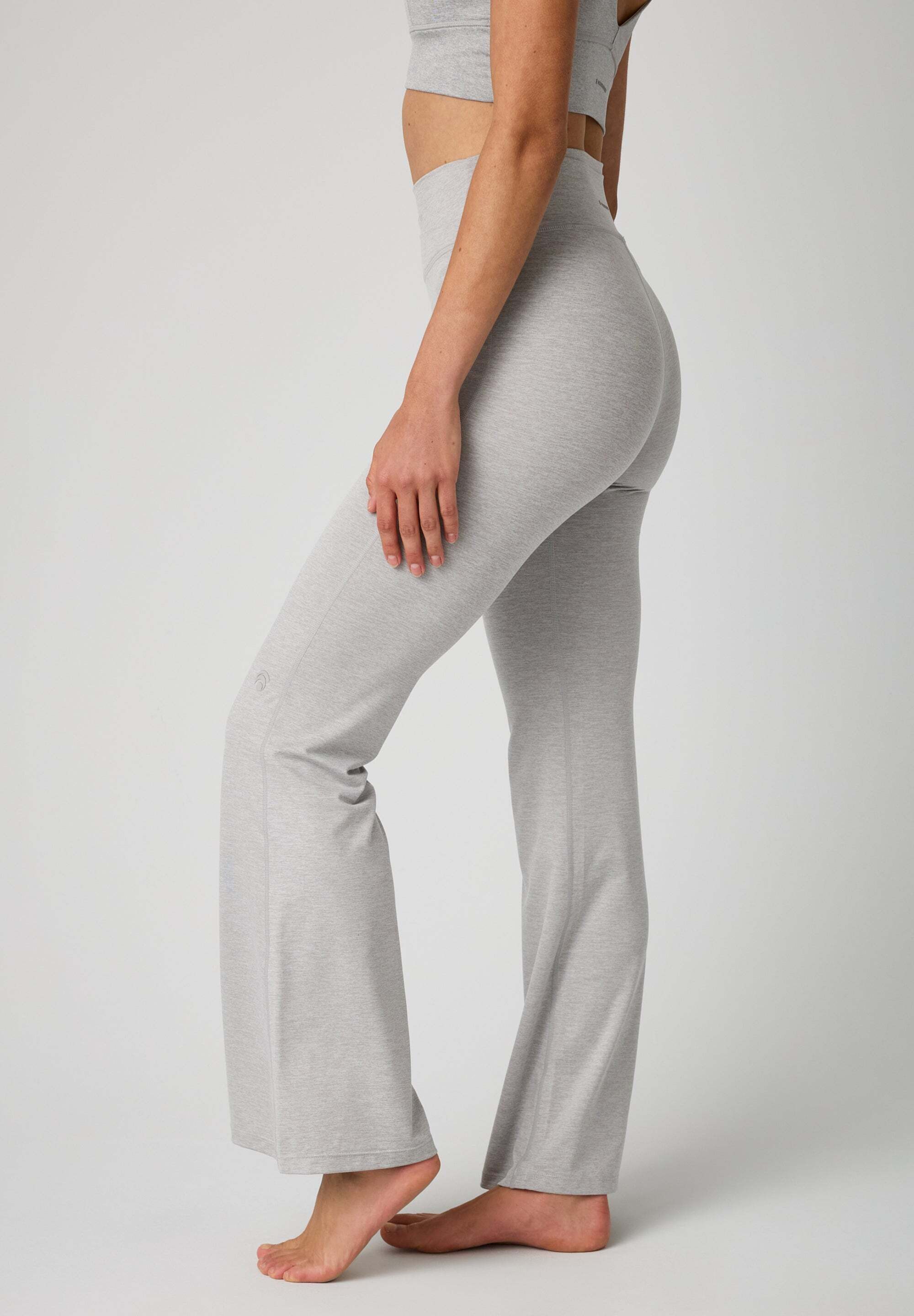 OCEANSAPART Jogger Pants Dahlia (1-tlg) mit ausgestelltem Bein