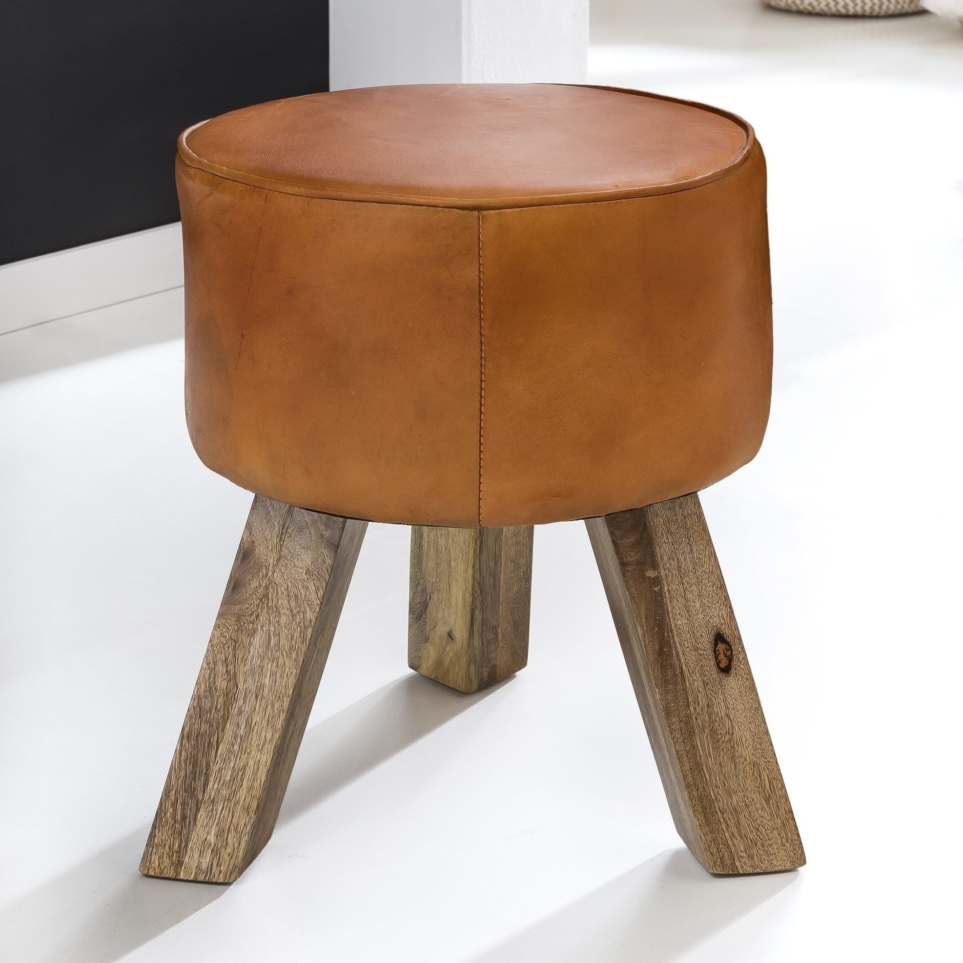 freiraum Sitzhocker WL5.102, in Braun / Mango, Echtleder / Massivholz - 45x37cm (HxD)