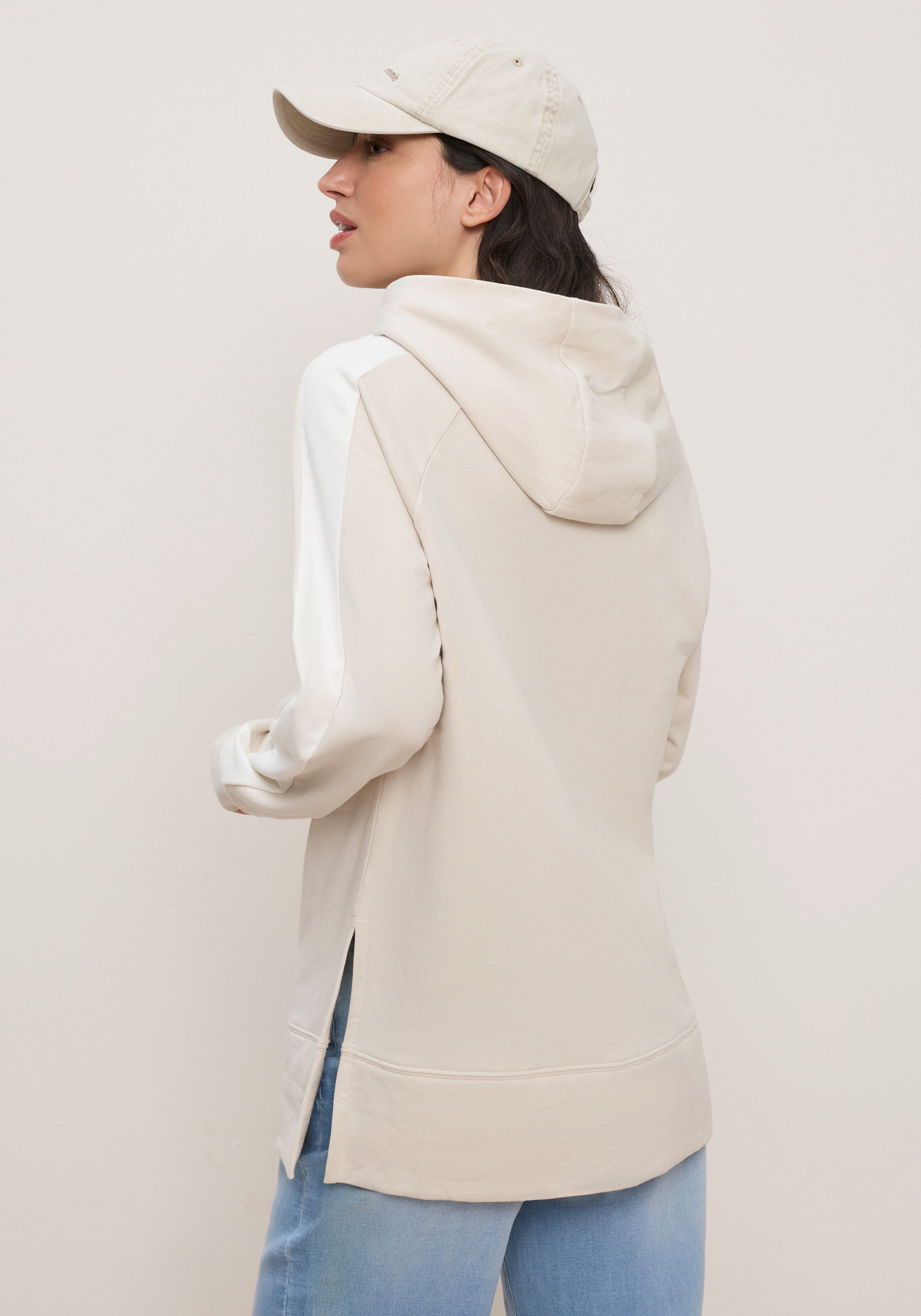 Tamaris Hoodie mit Kapuze, hüftbedeckende Länge mit Kontraststreifen und Schriftzug, aus elastischer Baumwollqualität – Bild 3 von 5