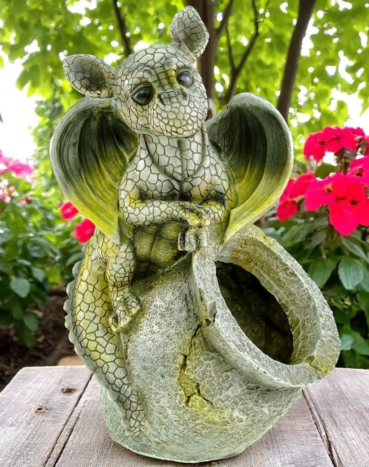 Gartenfigur Gartenfigur Drachenkind mit Pflanztopf Pflanzkübel Drache Figur