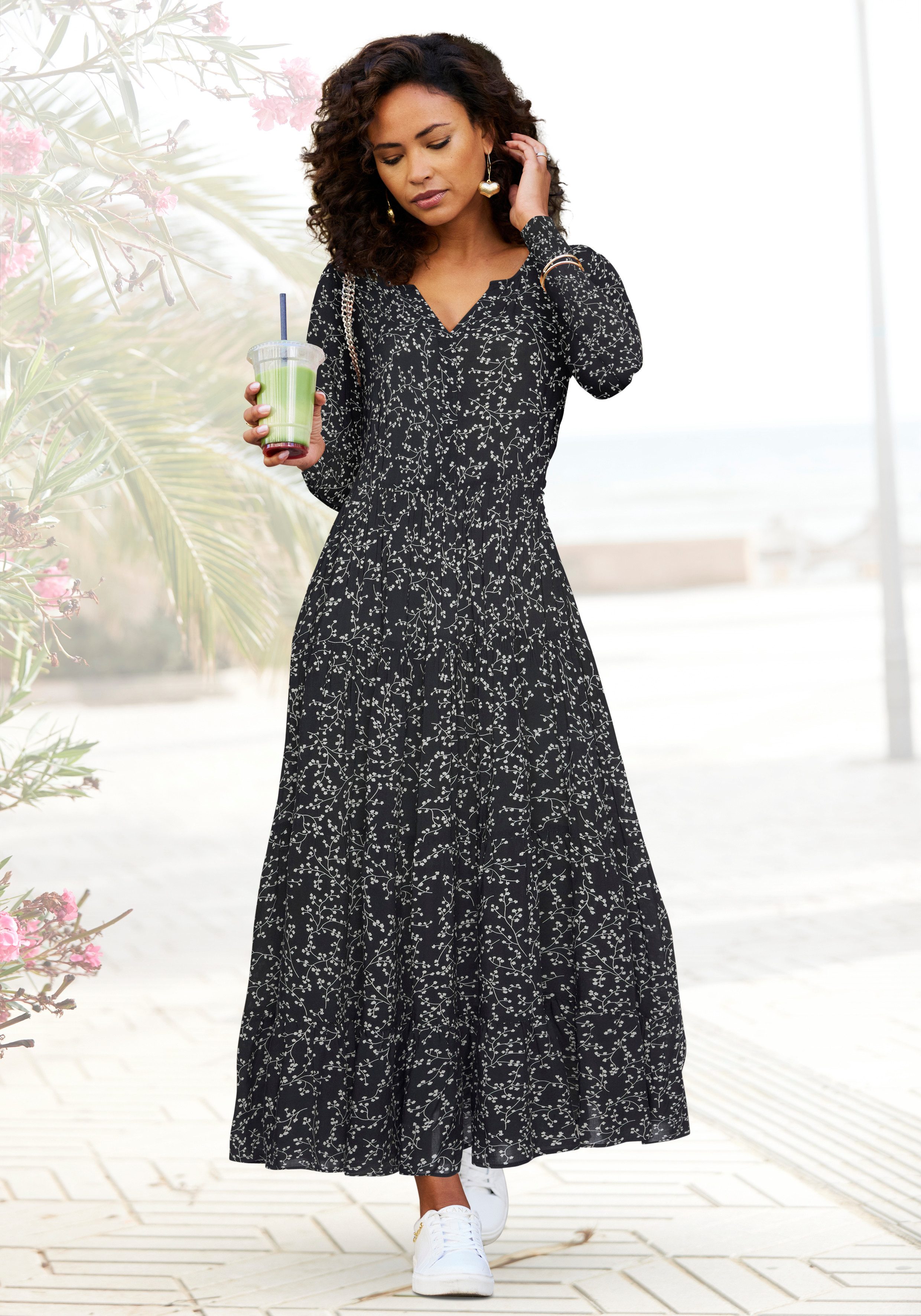 LASCANA Maxikleid mit Blumenprint und Volants, locker bequemer Look