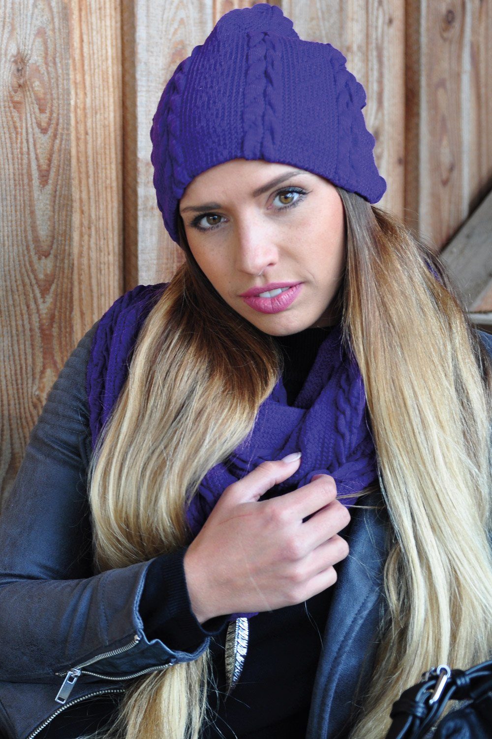 styleBREAKER Strickmütze Feinstrick Beanie mit Zopfmuster und Fleece (1-St)