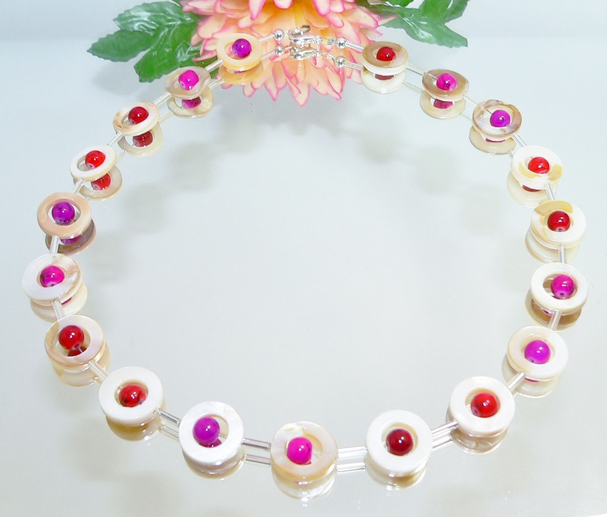 traumschmuck Collier 0353p Collier Perlmutt Donut weiß Perlen rot hellrot pink (inkl Schmuckbox), Made in Germany, handgefertigt
