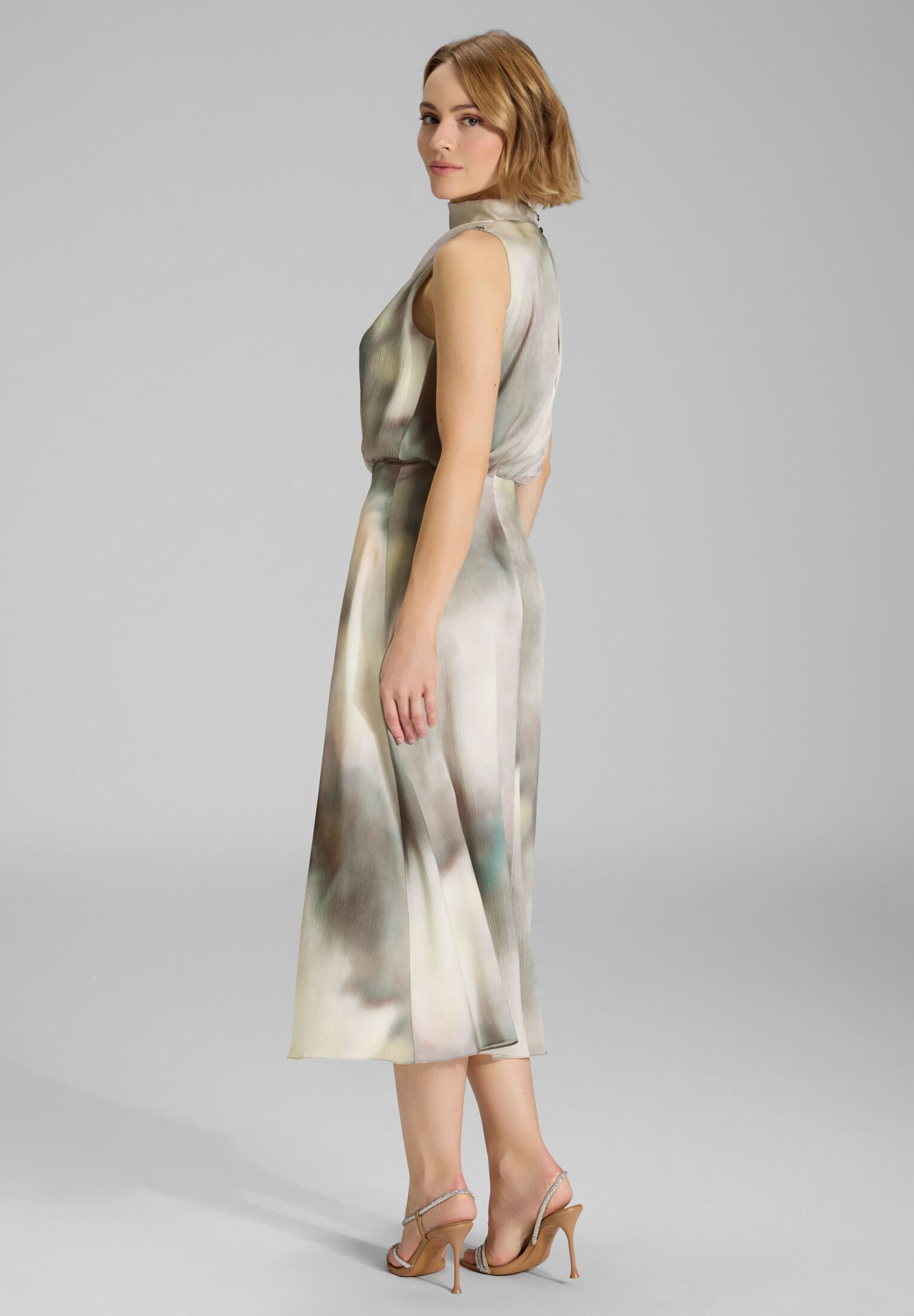 SWING Cocktailkleid Taillierter Schnitt mit ausgestelltem Rockteil günstig online kaufen