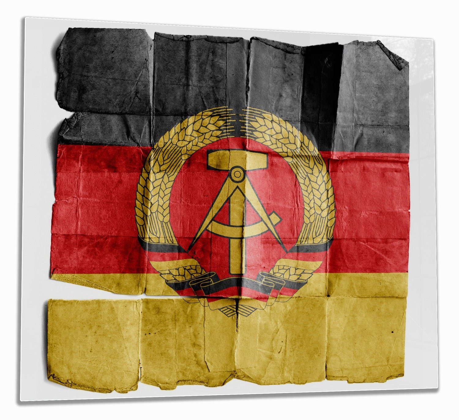 Wallario Herd-Abdeckplatte DDR Flagge auf altem Papier - schwarz rot gold, ESG-Sicherheitsglas, (Glasplatte, 1 tlg., inkl. 5mm Noppen), verschiedene Größen | Herdabdeckplatten