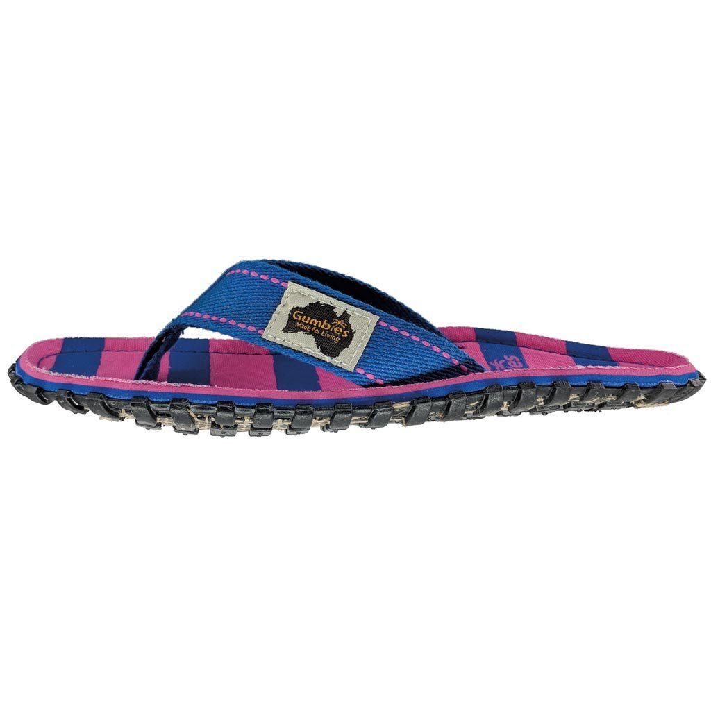 Gumbies Original in Pink & Blue Stripe T-Strap-Zehentrenner aus recycelten Materialien hergestellt, stabile Gummisole