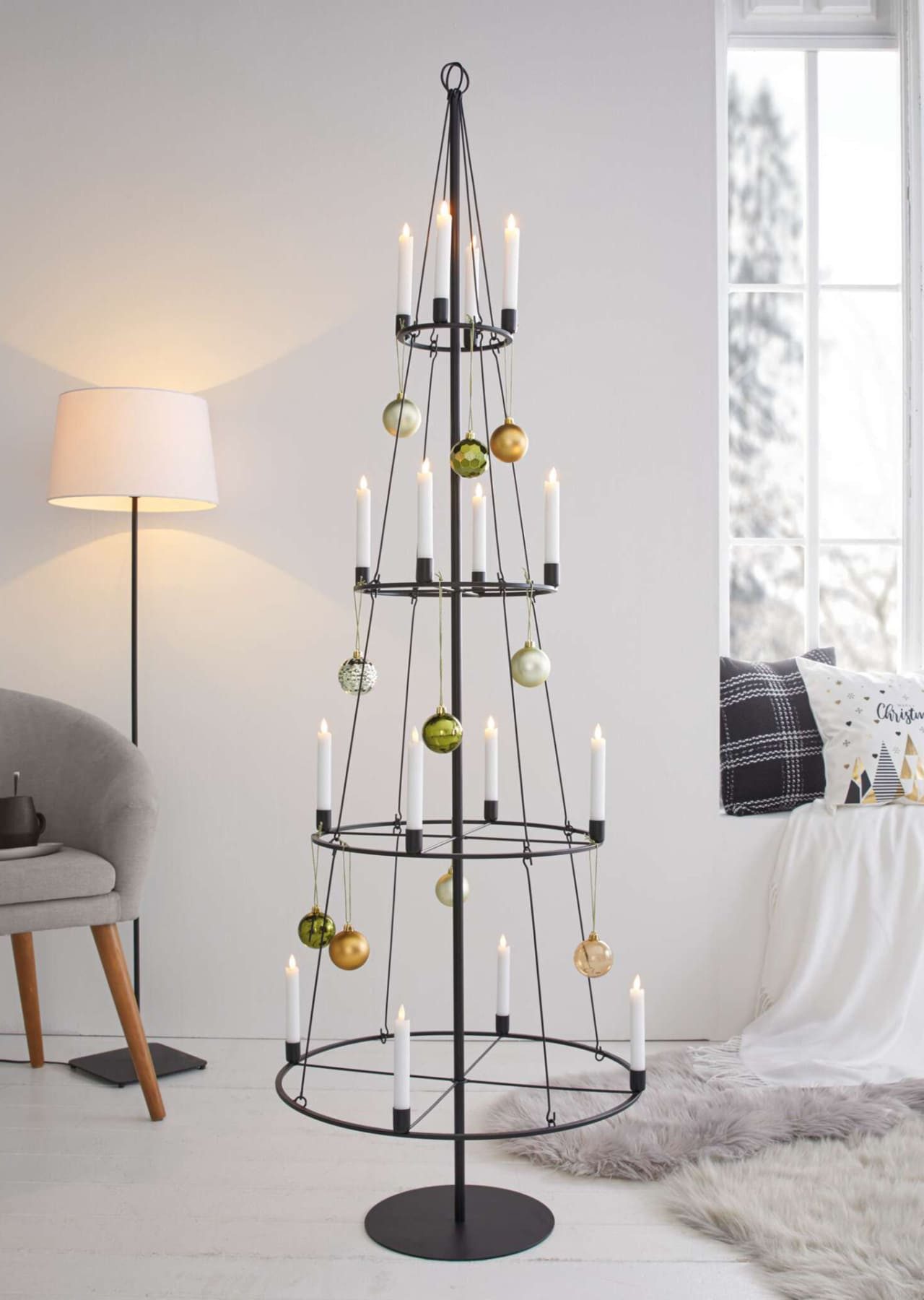 Dekoleidenschaft Künstlicher Weihnachtsbaum "Pyramide" Metallbaum 180 cm hoch schwarz, Kerzenständer für 16 Kerzen, Metall Kunstbaum, Tannenbaum Alternative, XXL Baum Weihnachten