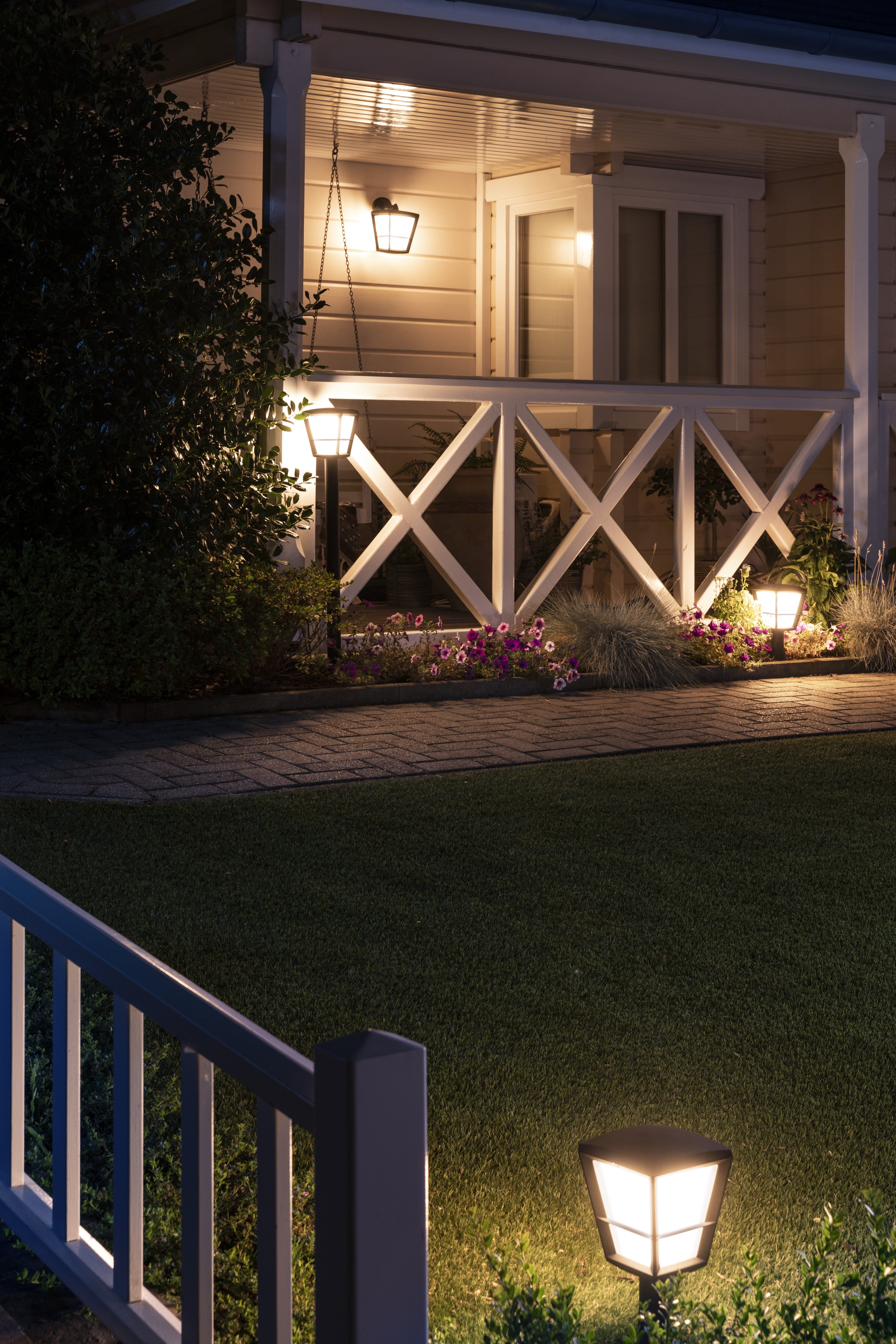 Philips Hue LED Außen-Wandleuchte Outdoor White & Color Ambiance Econic stehend schwarz, Abschaltautomatik, Bluetooth, CCT - über Fernbedienung, Dimmfunktion, Einschlafhilfe, Farbsteuerung, Farbwechsel, Memory, nach Trennung vom Netz, Nachtlichtfunktion, RGB, Smart Home, Timerfunktion, Weckerfunktion, dimmbar über Fernbedienung, mehrere Helligkeitsstufen, LED fest integriert, Farbwechsler, RGB, warmweiß - kaltweiß, Steuerbar per App und Stimme, Smart Home fähig, Farbfähig und Weißtöne