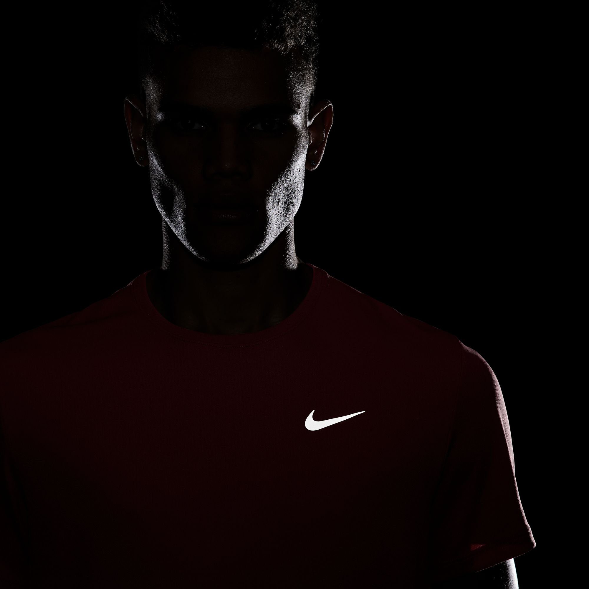 Nike MEN'S TOP ADOBE/REFLECTIVE DRI-FIT Laufshirt UV RUNNING SHORT-SLEEVE MILER SILV