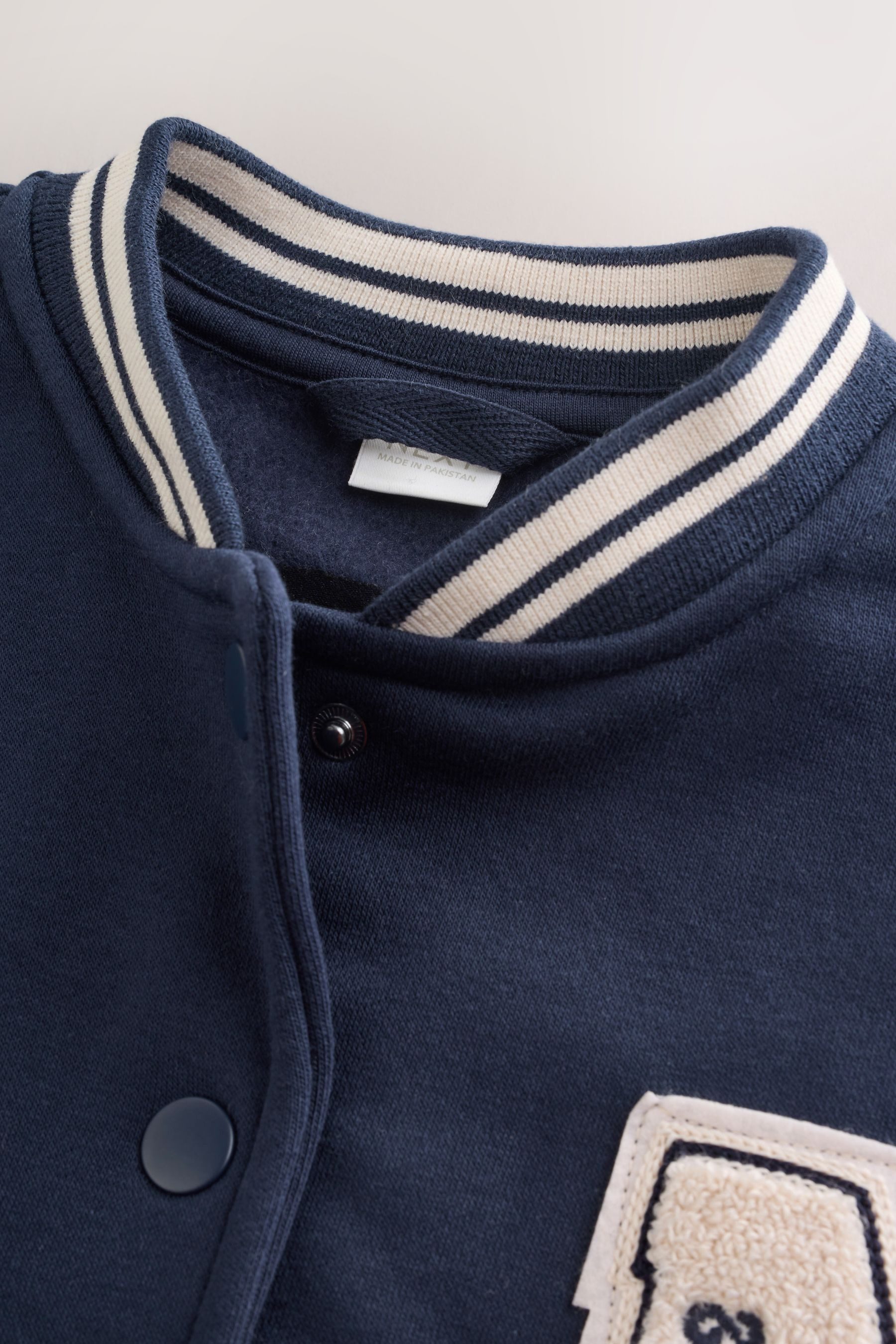 Next Collegejacke Bestickte Varsity-Jacke (1-St)