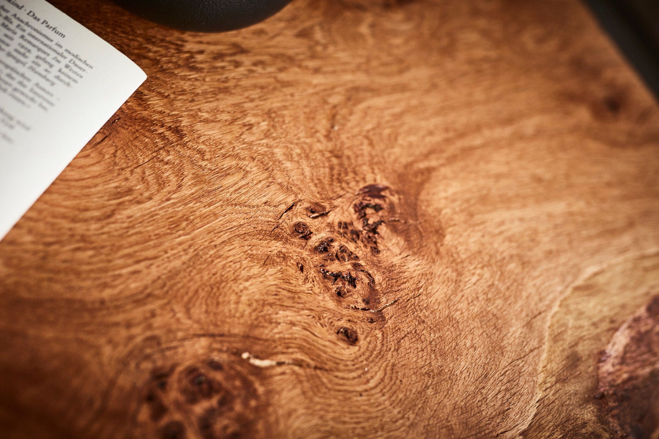 Living Oak Waschtischplatte Tischplatte Roseneiche Waschtischplatte (massive Tischplatte aus Eiche für Dein Badprojekt oder auch den kleinen Couchtisch), Tischplatte aus einem Stück Eiche mit Baumkante. Baumstammplatte.