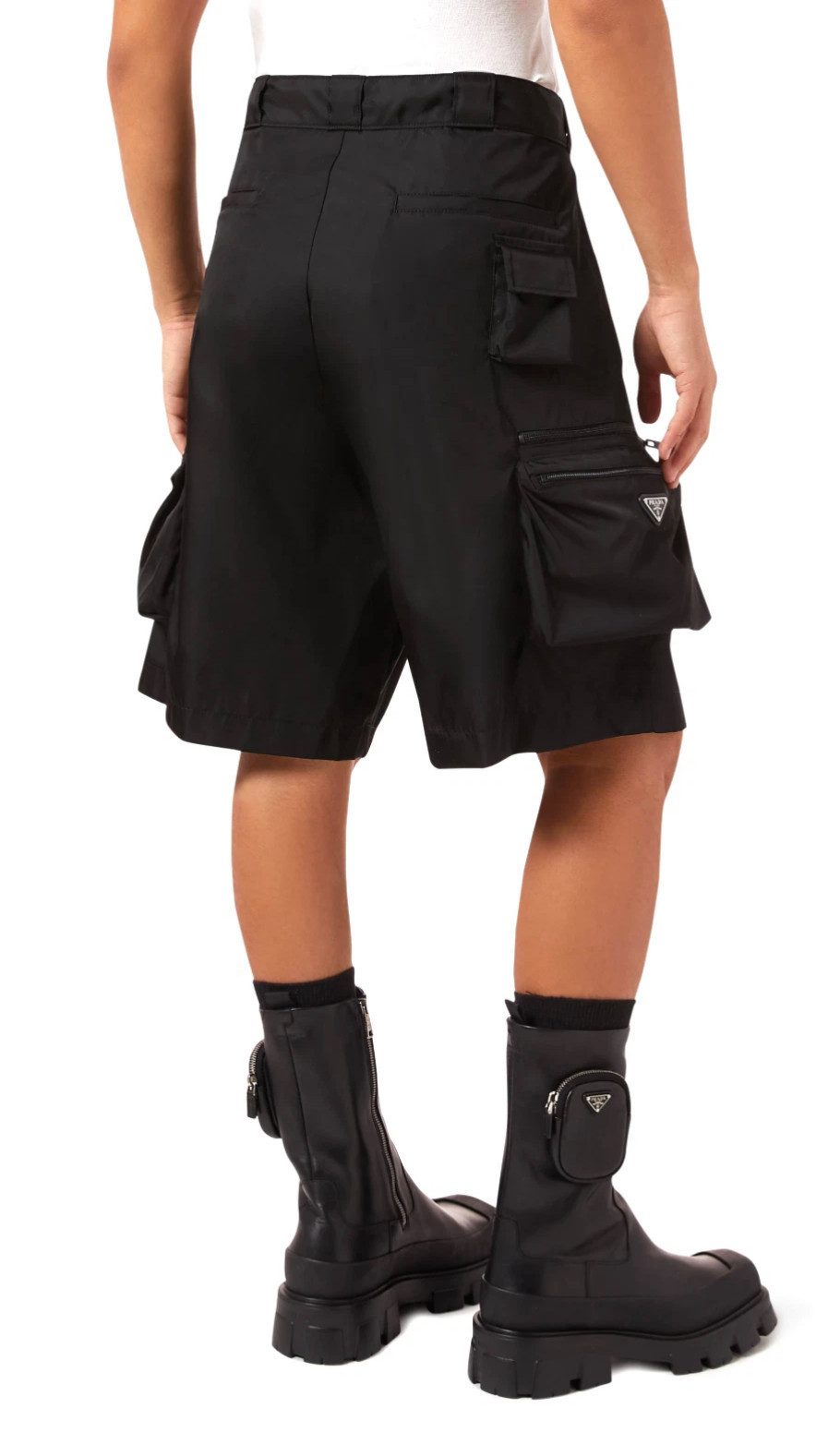 PRADA Cargoshorts Re-Nylon Bermuda Utility Hose Metall Logo Dreieckiges PRADA-Logo aus Metall an der rechten Cargotasche