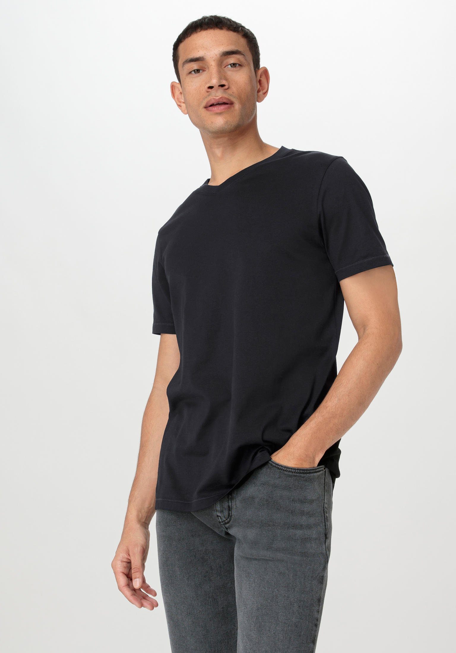 Hessnatur T-Shirt Regular aus reiner Bio-Baumwolle schwarz