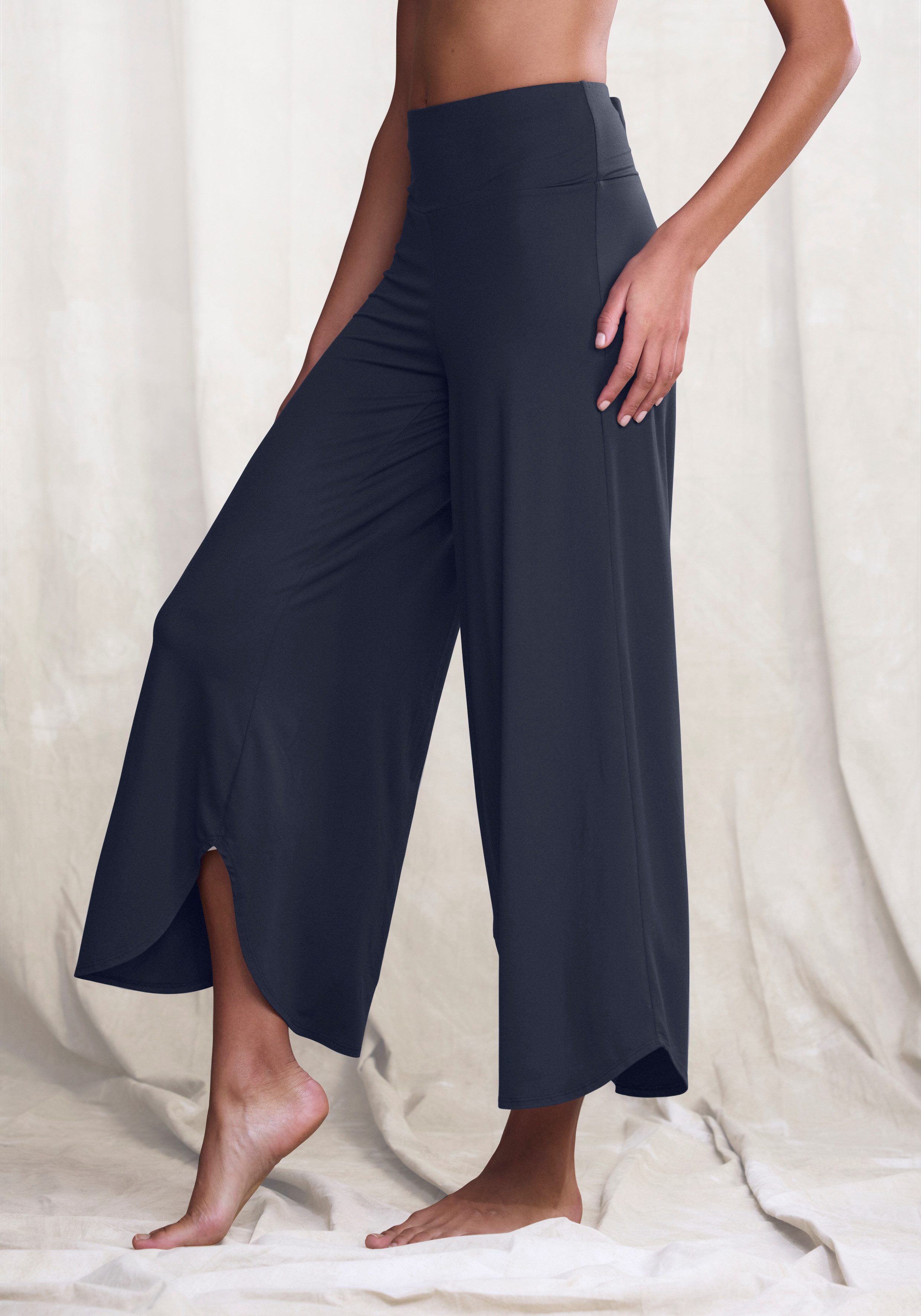 LASCANA Culotte mit gerundetem Beinsaum in weich fließender Qualität günstig online kaufen