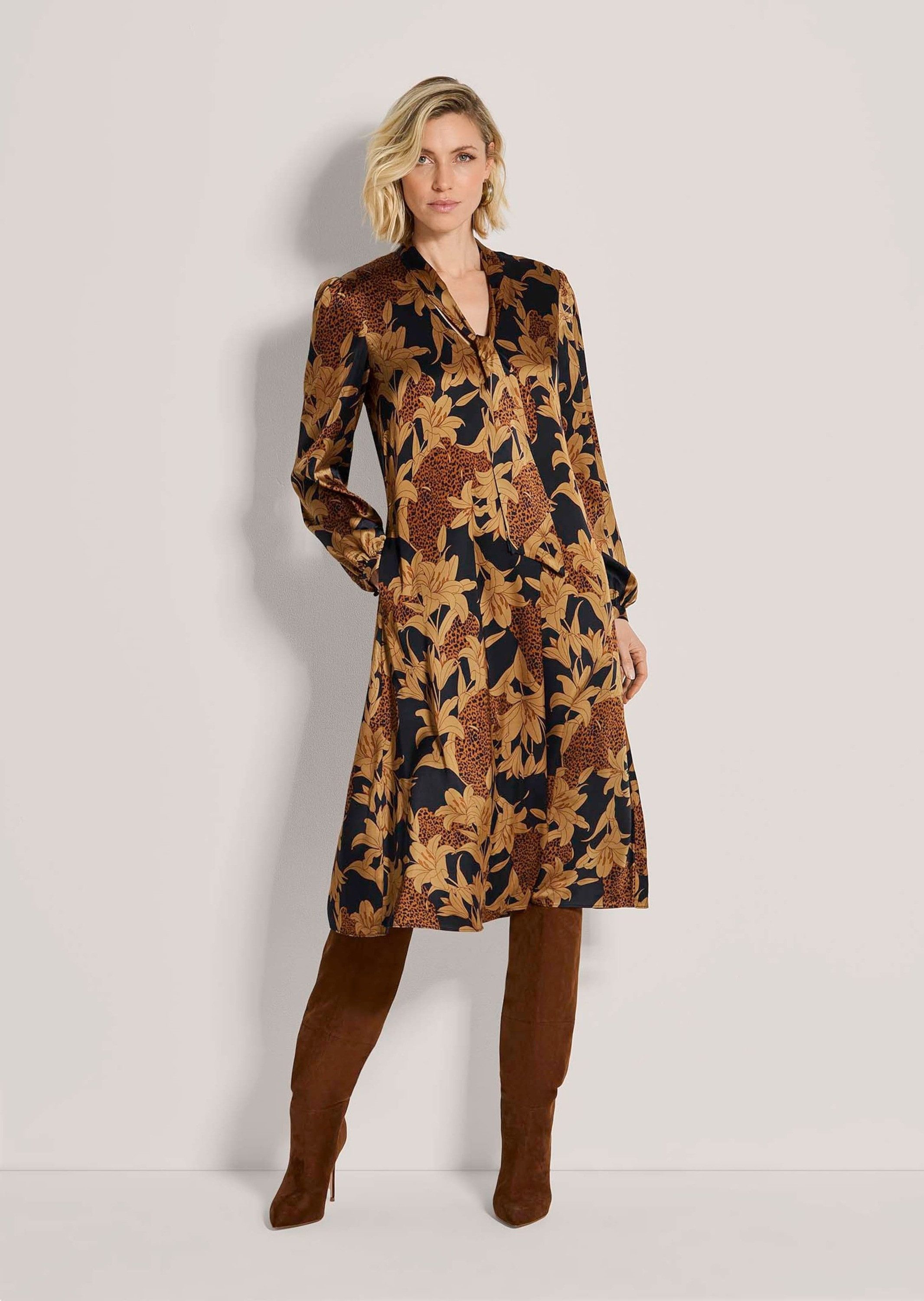 MADELEINE Midikleid Schluppenkleid mit Blütenprint V-Ausschnitt, schwingender Rock & seitliche Eingrifftaschen