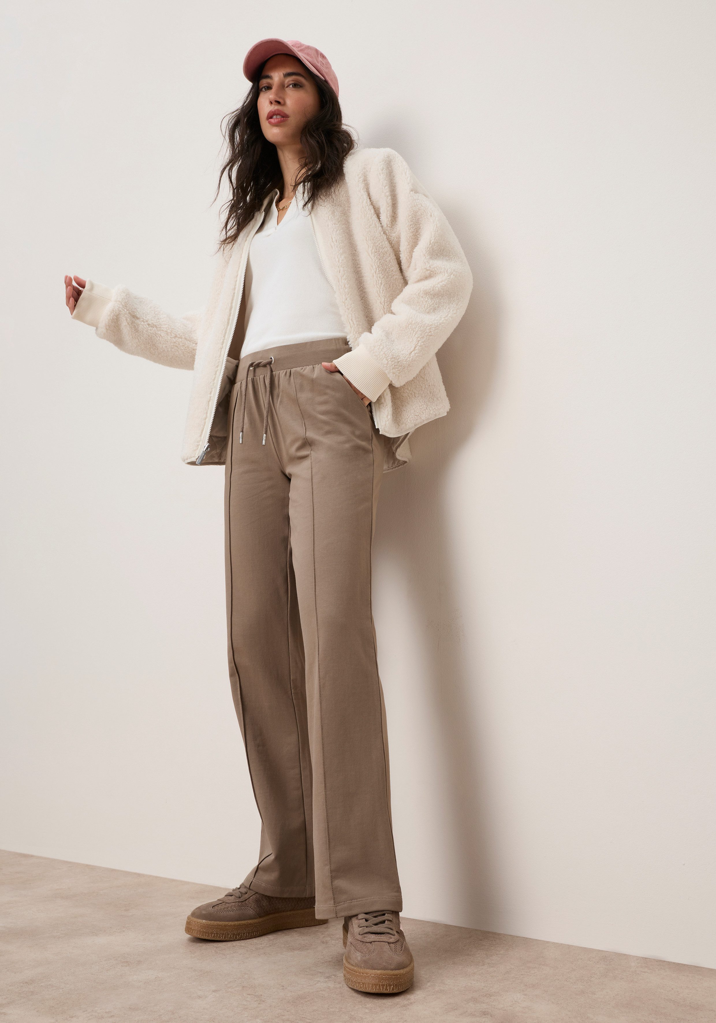 Zum Outfit 8