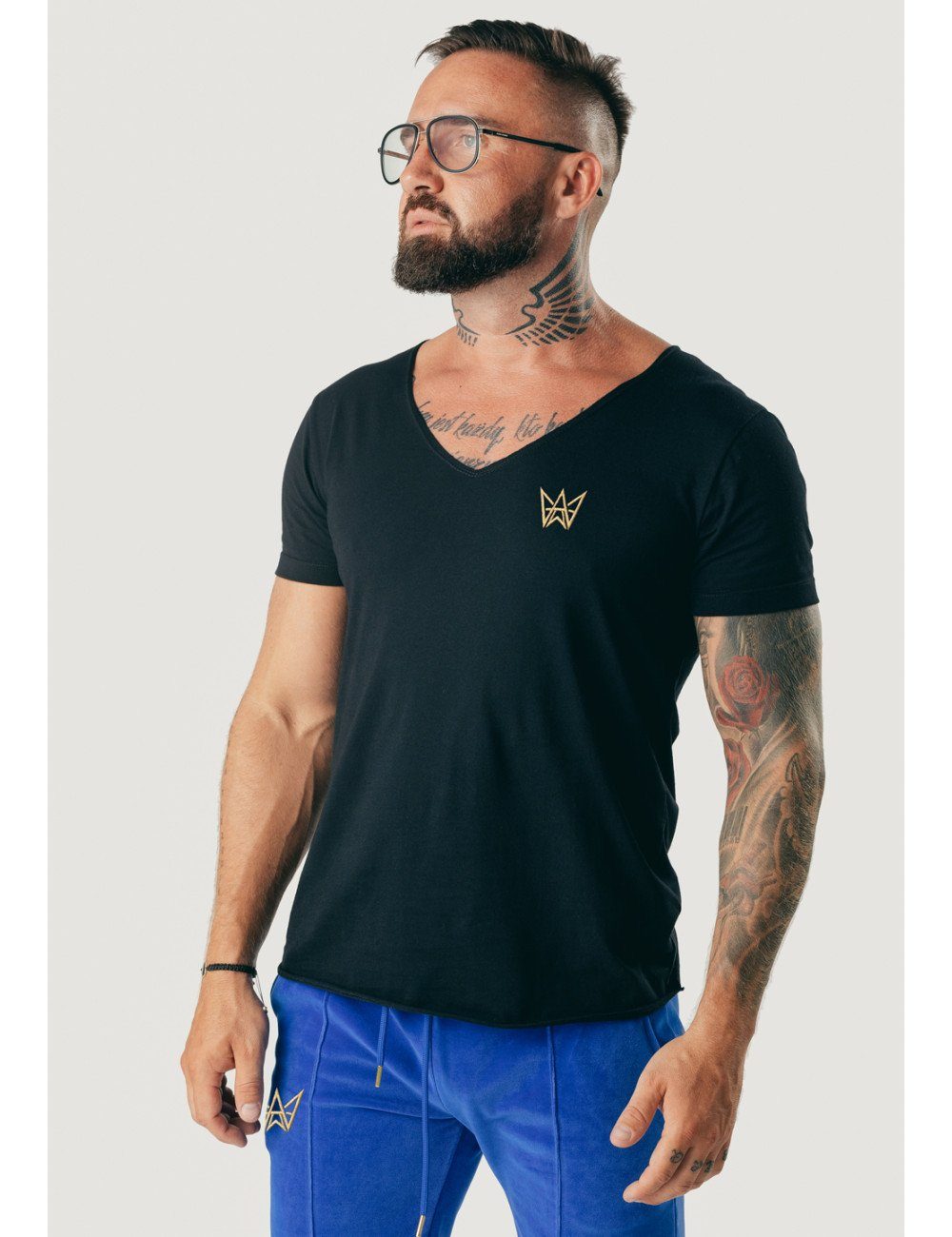 TRES AMIGOS T-Shirt Schwarz Trendiges Logostrickerei Shirt mit V-Neck