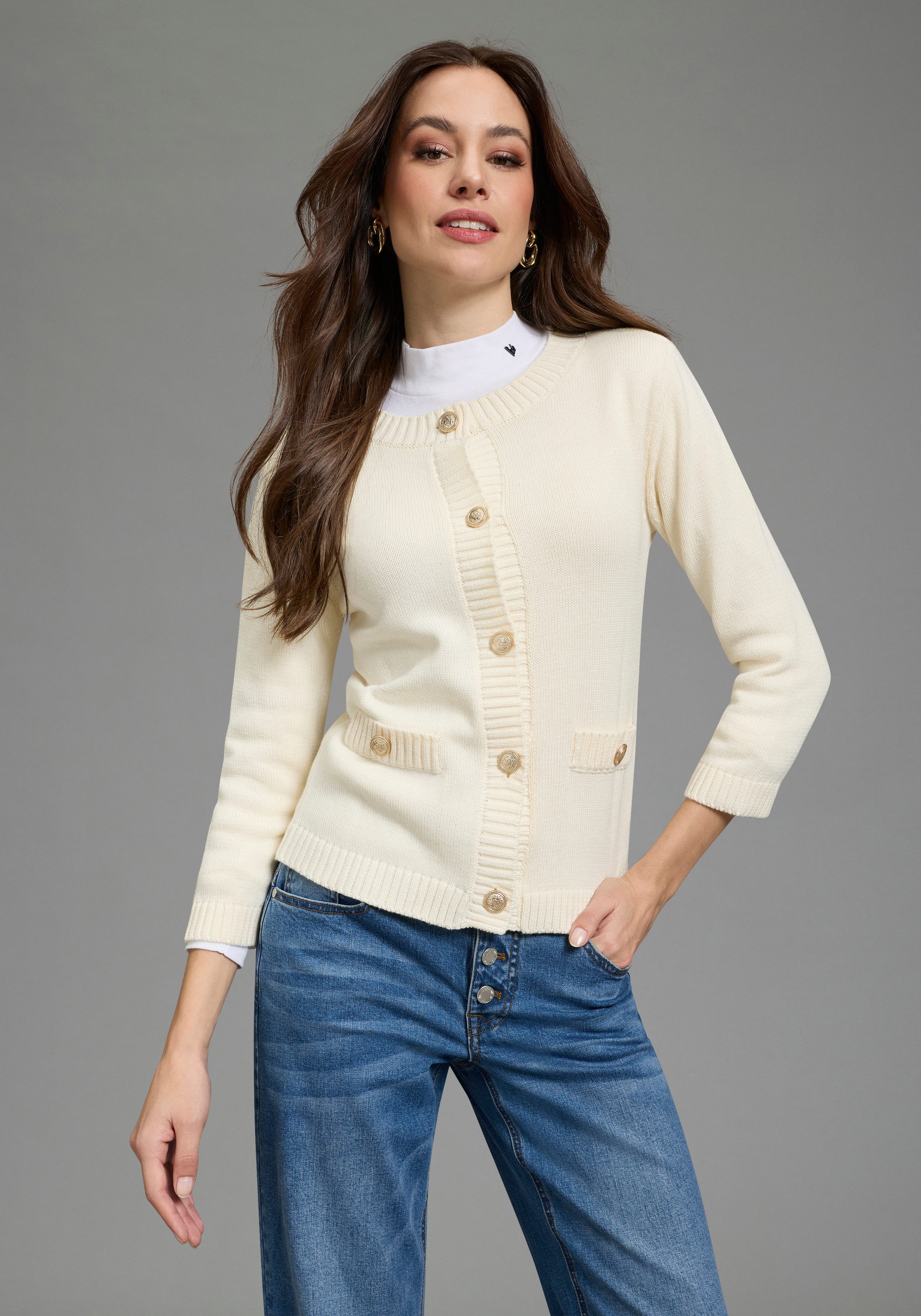 Bruno Banani Cardigan mit modischen Knöpfen im klassischen Look. € 49,99, (€ 49,99 pro 1 Stk).
