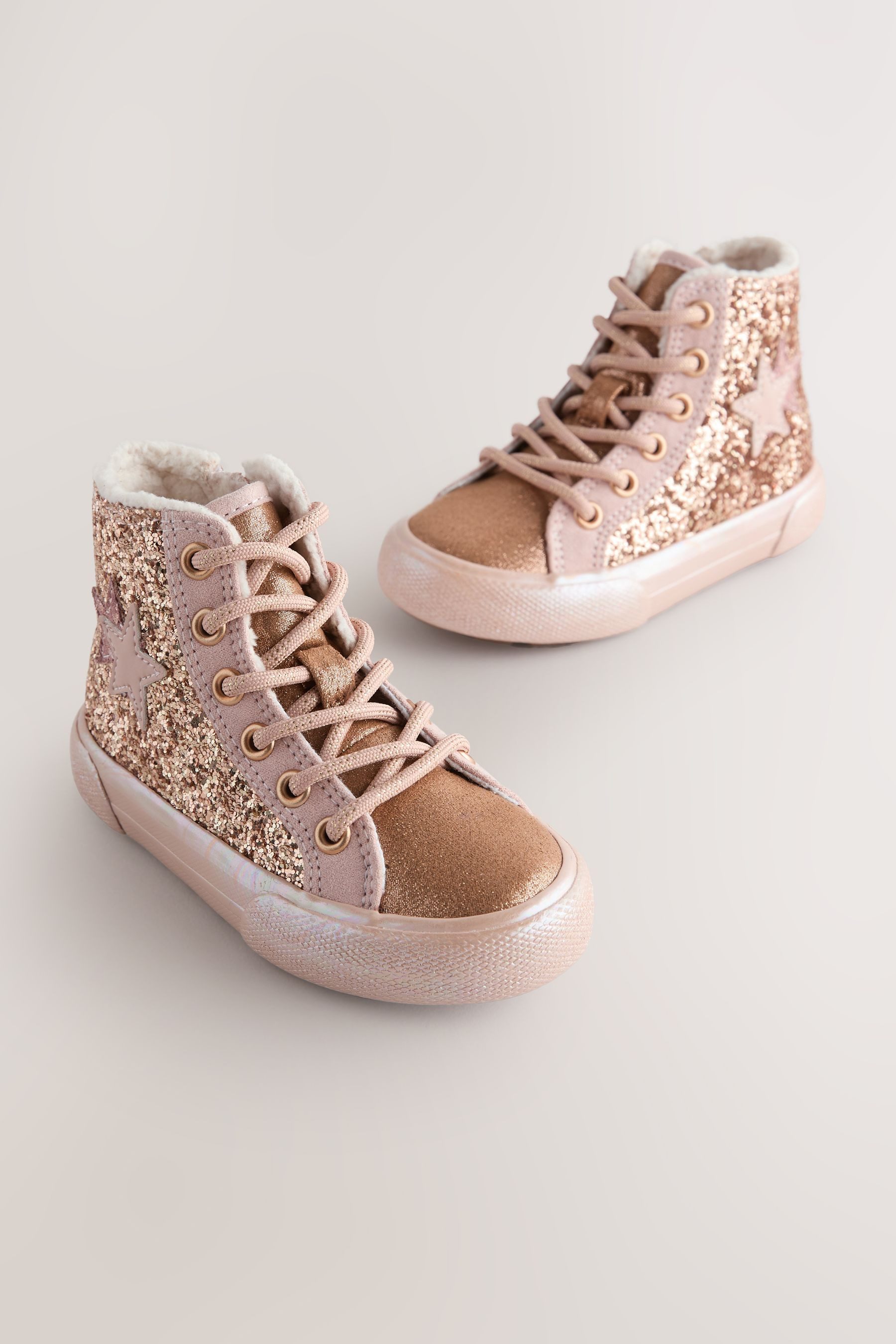 Next Hi-Top-Sneaker mit Stern, weite Passform Sneaker (1-tlg)