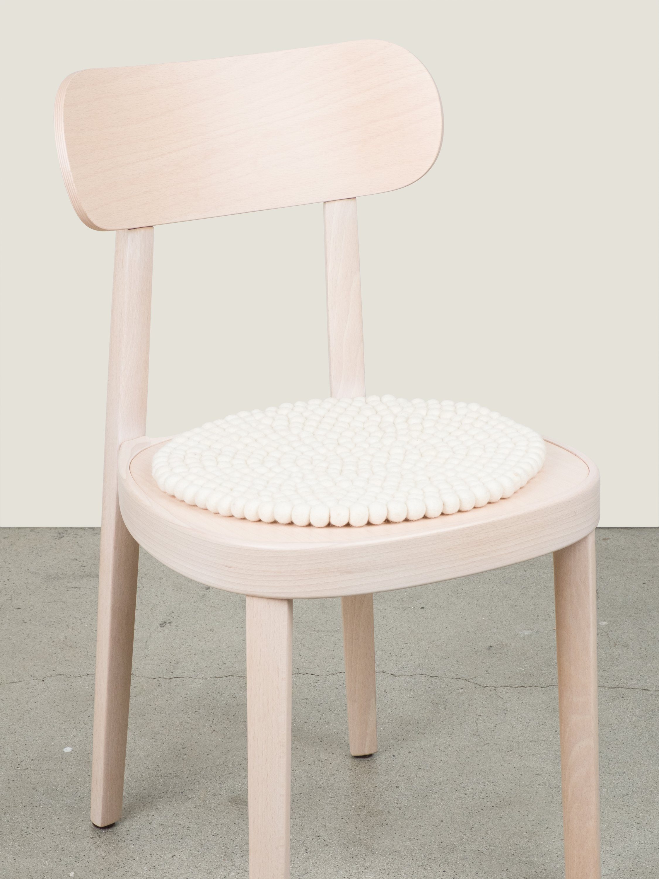 myfelt Stuhlkissen Filzkugel Sitzauflage ⌀ 36 cm, beidseitig verwendbar, 100 % Schurwolle