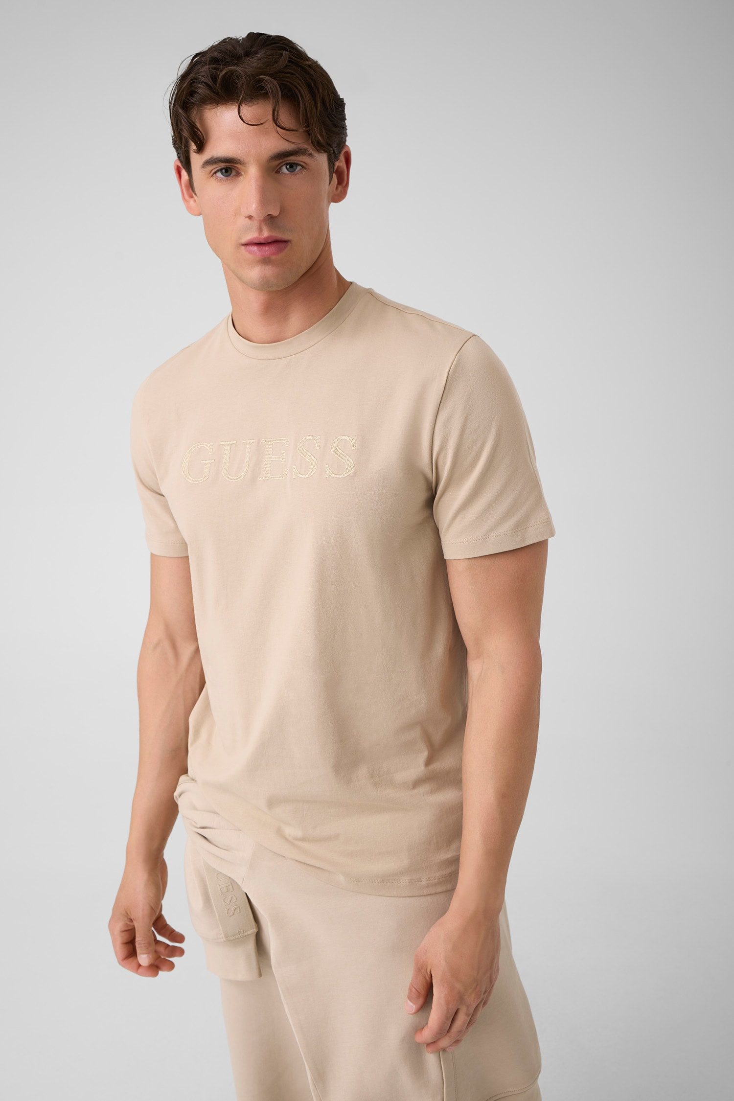 Guess T-Shirt PRAT Regular Fit, Logo-Stickerei