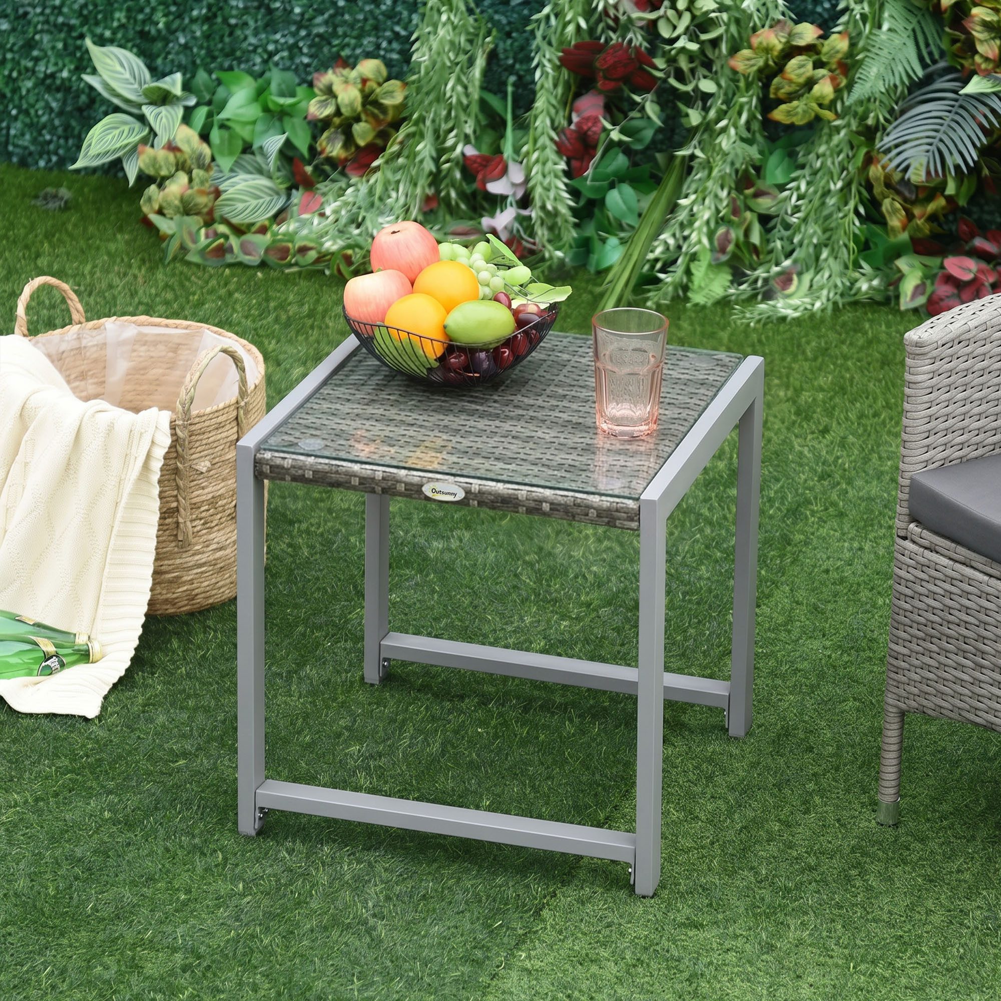 Outsunny Gartentisch Gartentisch Beistelltisch aus Hartglas Polyrattan + Aluminium Grau (Rattan Kaffeetisch, 1-St., Garten Beistelltisch Tisch), Polyrattan+Aluminium Grau 50 x 49,5 x 50 cm