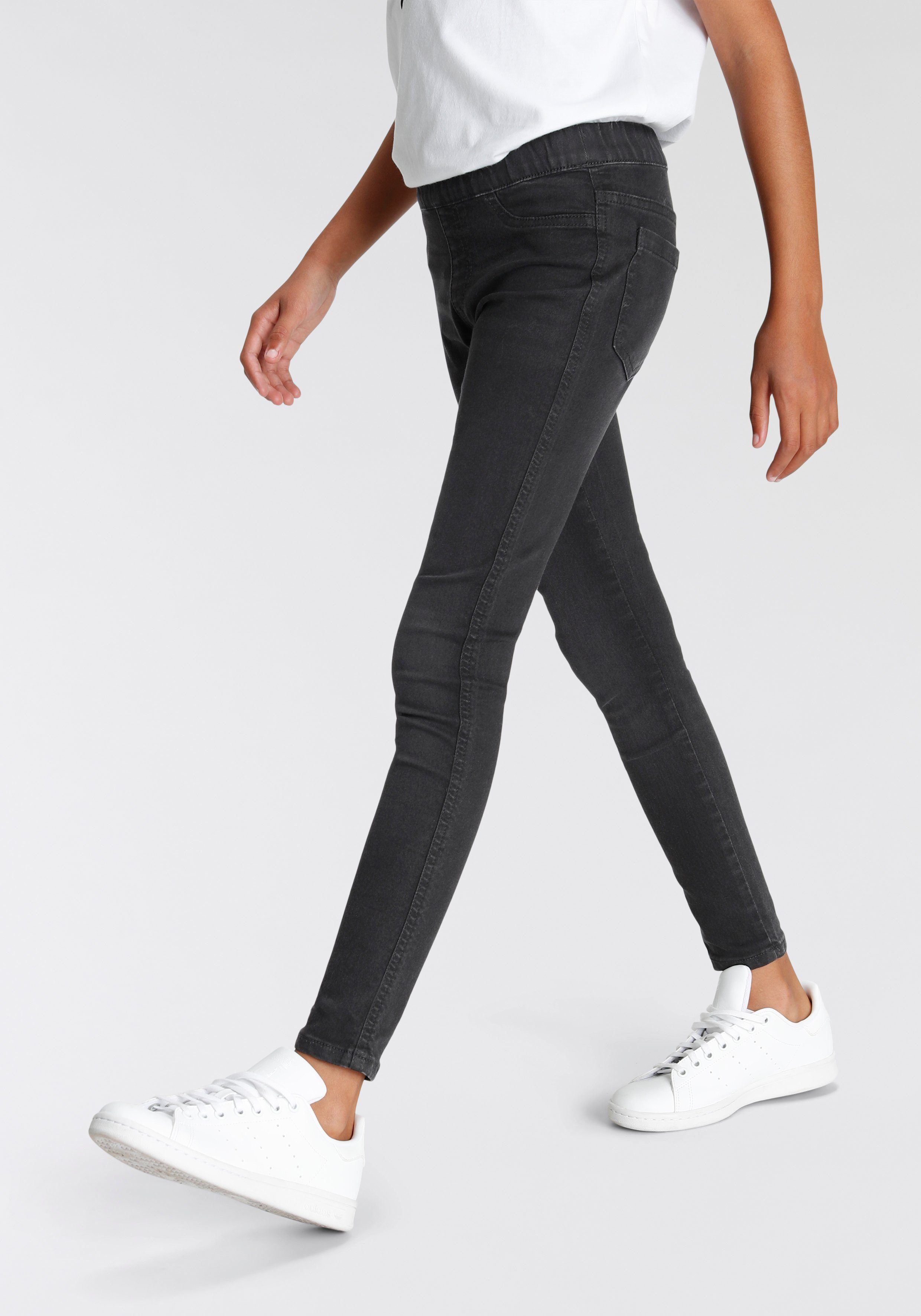 KIDSWORLD Jeansjeggings, Stetch-Jeans mit schmalem Bein schmale Passform, abgesteppter Beinabschluss, niedrige Leibhöhe