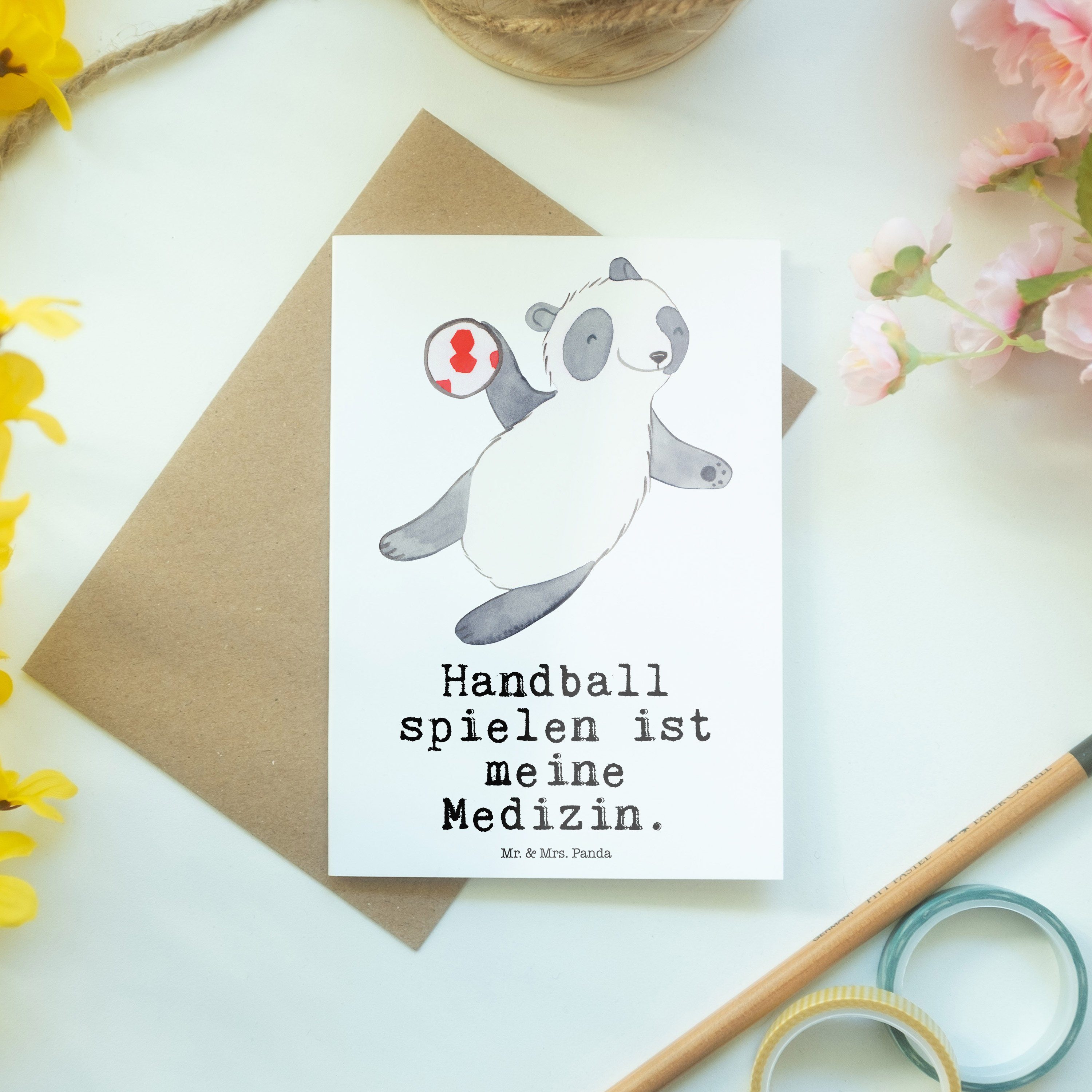 & Mr. Geschenk, Handball Medizin Grußkarte Weiß - Glückwunschkarte, spielen Mrs. Panda - Panda D