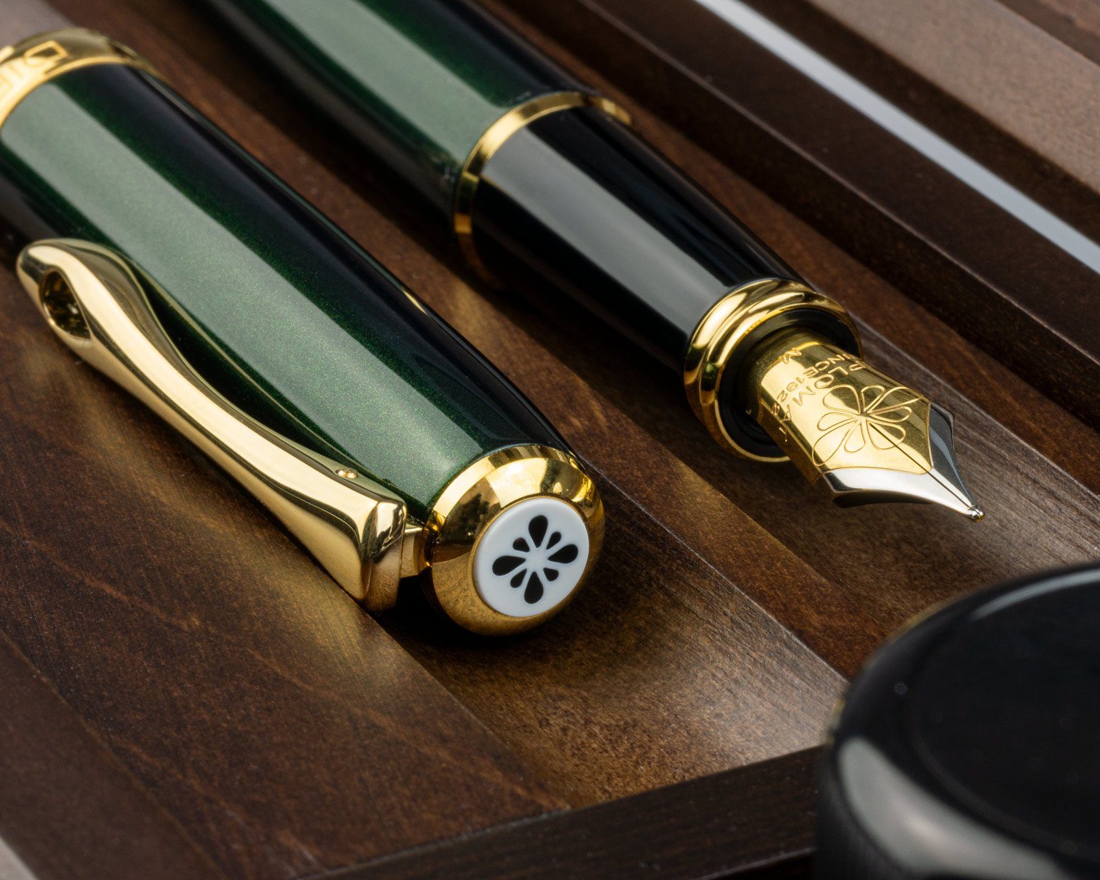 DIPLOMAT Füllhalter Füllhalter Diplomat Excellence A2 Evergreen vergoldet Wenge-Holz, (Komplett-Set mit Tintenkonverter, Schreibtinte Königsblau von Octopus Flu – Bild 4 von 5