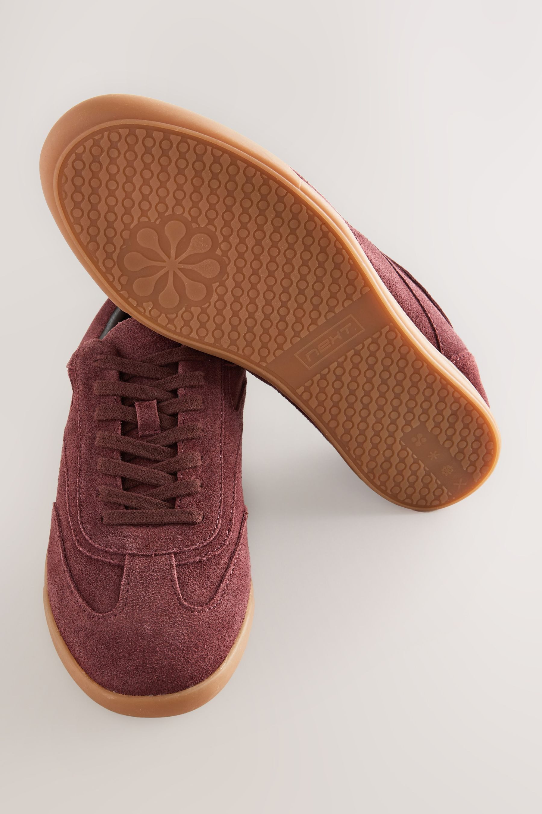 Next Lässig-elegante Sneaker aus Veloursleder Sneaker (1-tlg)