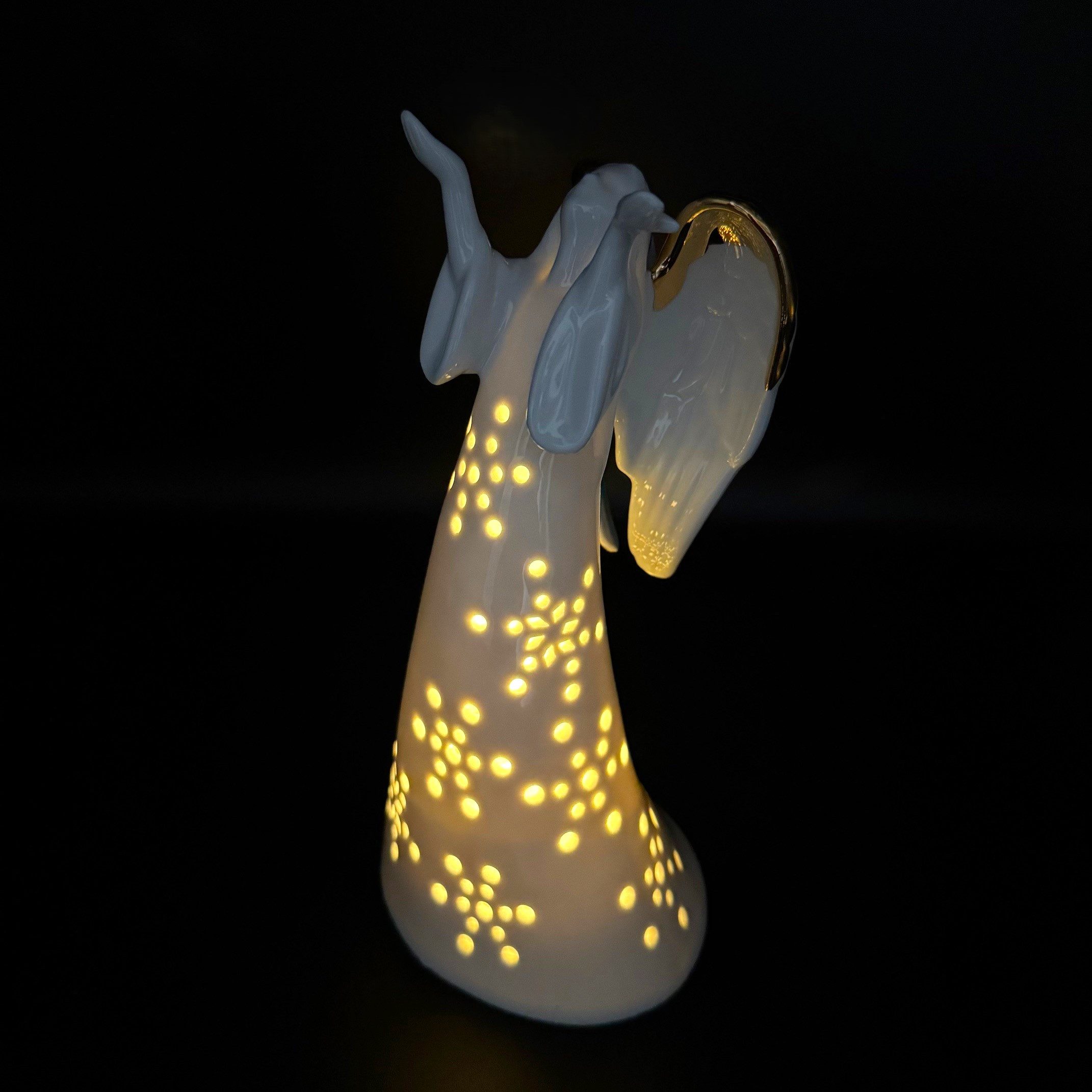 Online-Fuchs LED-Dekofigur Engel aus Porzellan mit goldenen Applikationen & günstig online kaufen