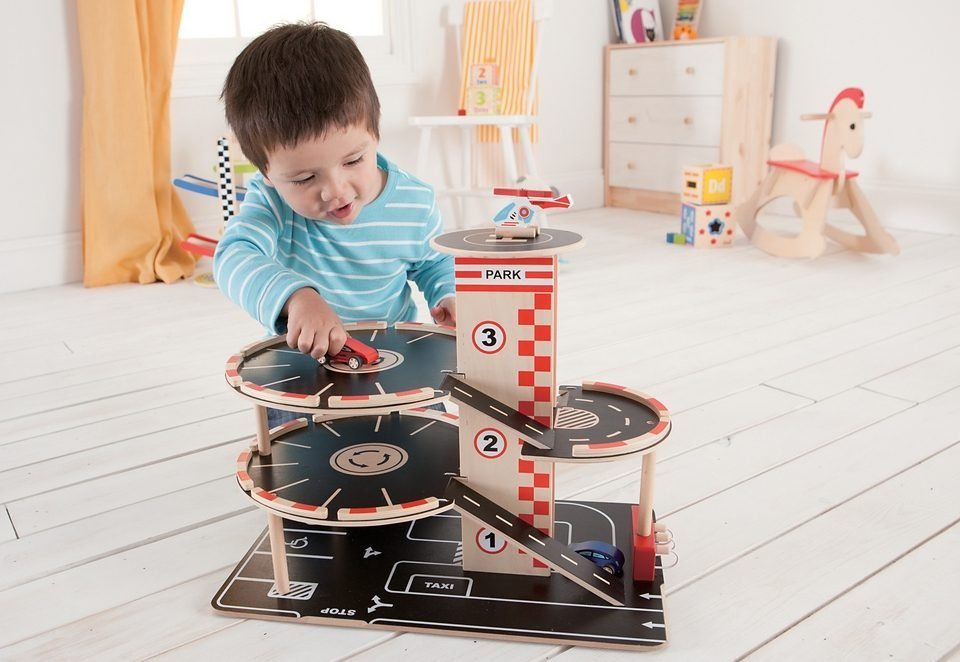 Hape Spiel-Parkhaus (4-tlg), aus Holz günstig online kaufen