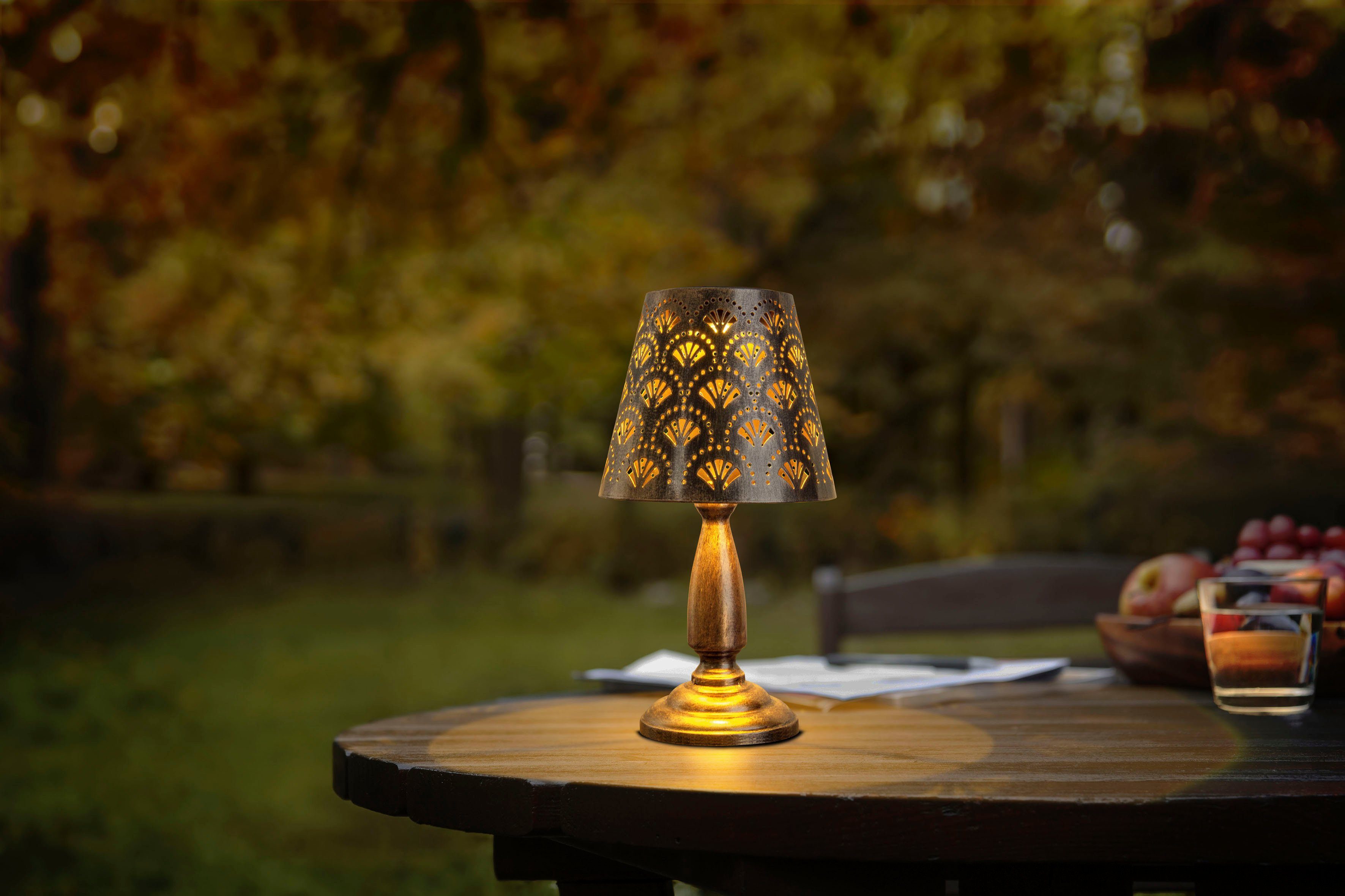 näve LED Solarleuchte Elsa, LED fest integriert, Warmweiß, Tischleuchte antik-messing mit Durchbruchmuster, konischer Schirm
