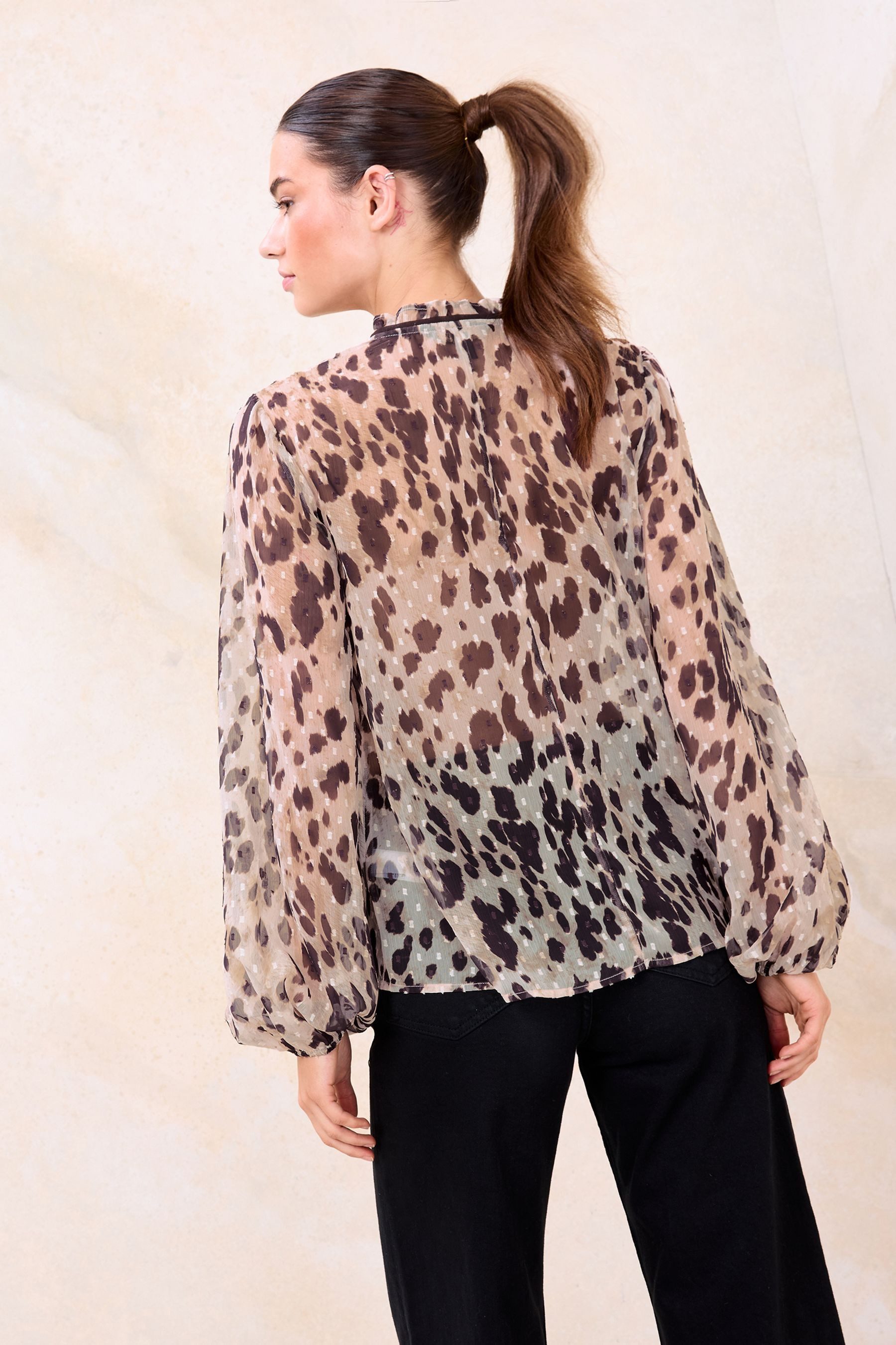 LIPSY Langarmbluse Lipsy Bluse mit Ausbrenner-Design, Regular (1-tlg) günstig online kaufen