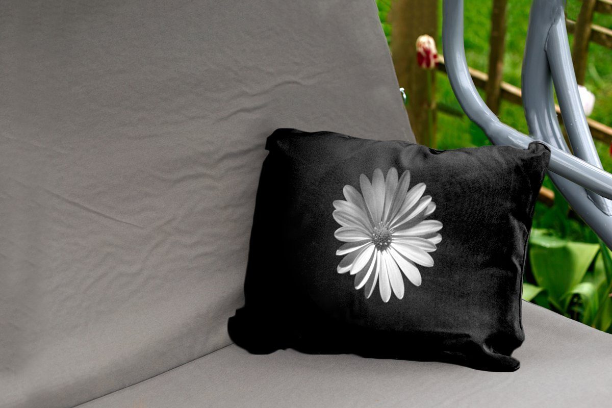 Polyester, MuchoWow Hintergrund, auf Kissenhülle Dekokissen Ein Dekokissenbezug, Outdoor-Dekorationskissen, weißes Gänseblümchen schwarzem