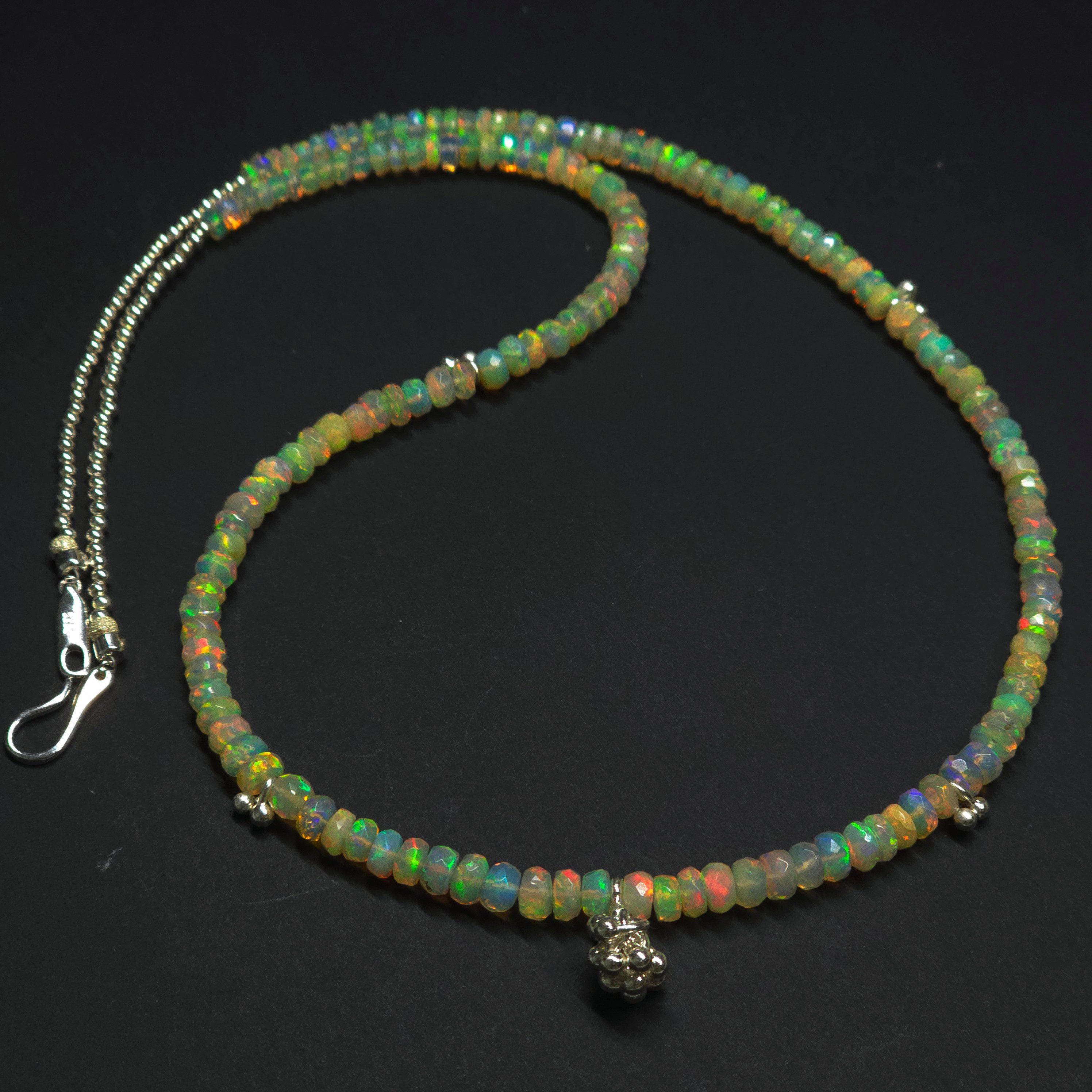 GOLDEN Perlenkette Äthiopischer Opal Halskette mit Feuerwerk Anhänger 925 Silber