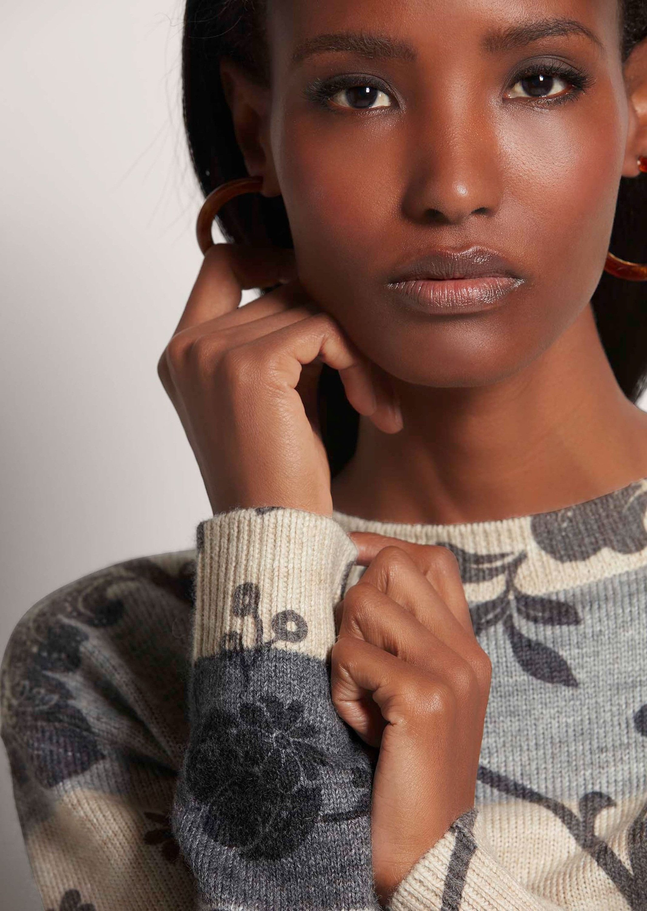 MADELEINE Strickpullover Rundhals-Pullover im Muster-Mix Rundhals Oberteil mit Muster, langärmelig, italienische Garnmischung