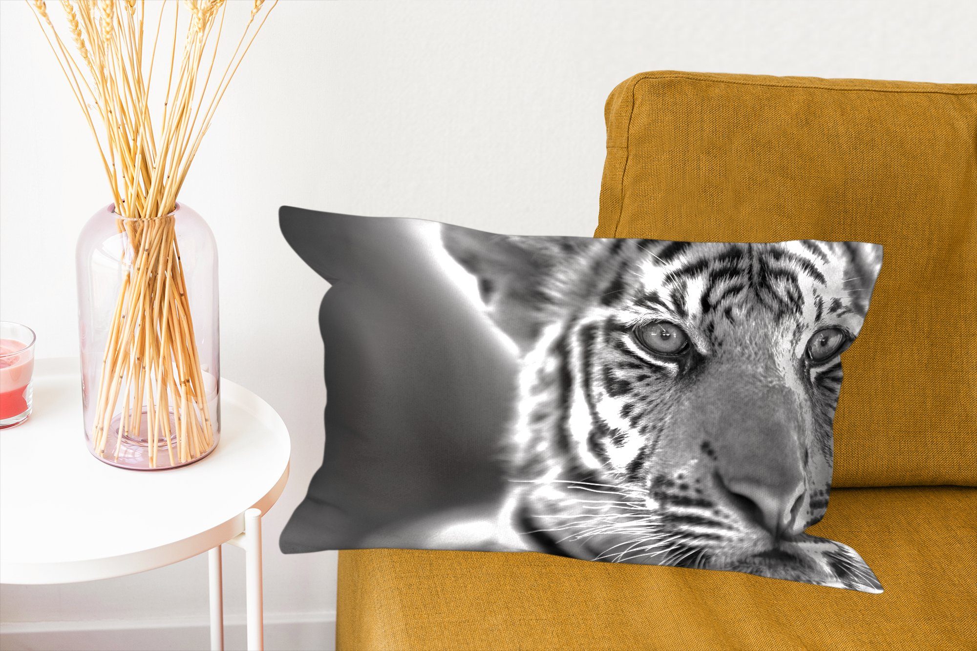 Dekokissen Tiger Schlafzimmer Jungtier Dekoration, mit Schwarz - - Wohzimmer Zierkissen, Dekokissen Füllung, MuchoWow - Weiß,