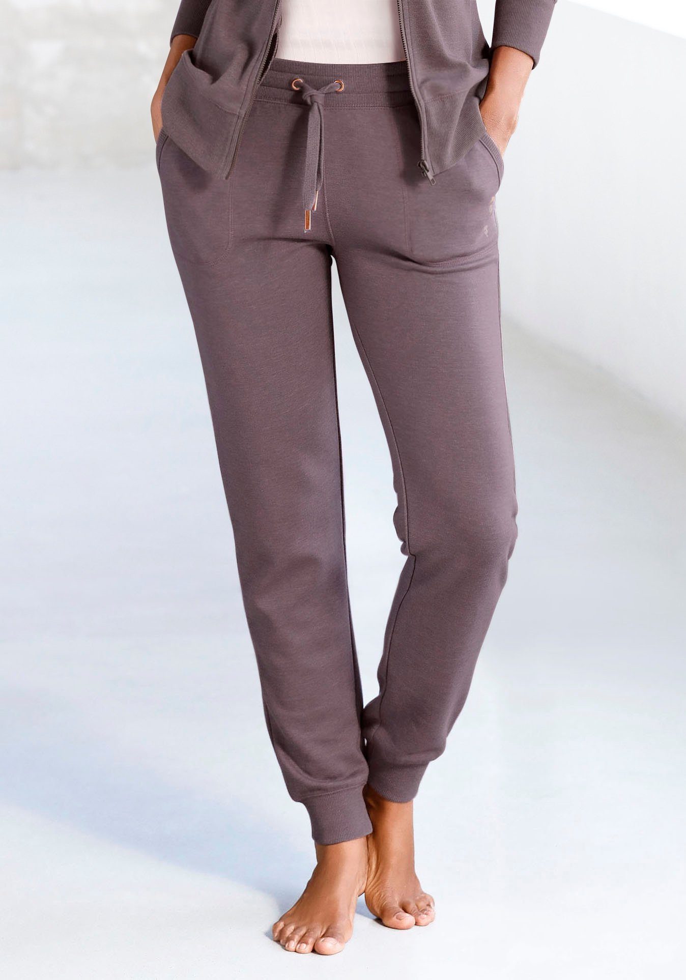 Bench. Loungewear Loungehose -Sweathose mit aufgesetzten Taschen, Loungeanzug