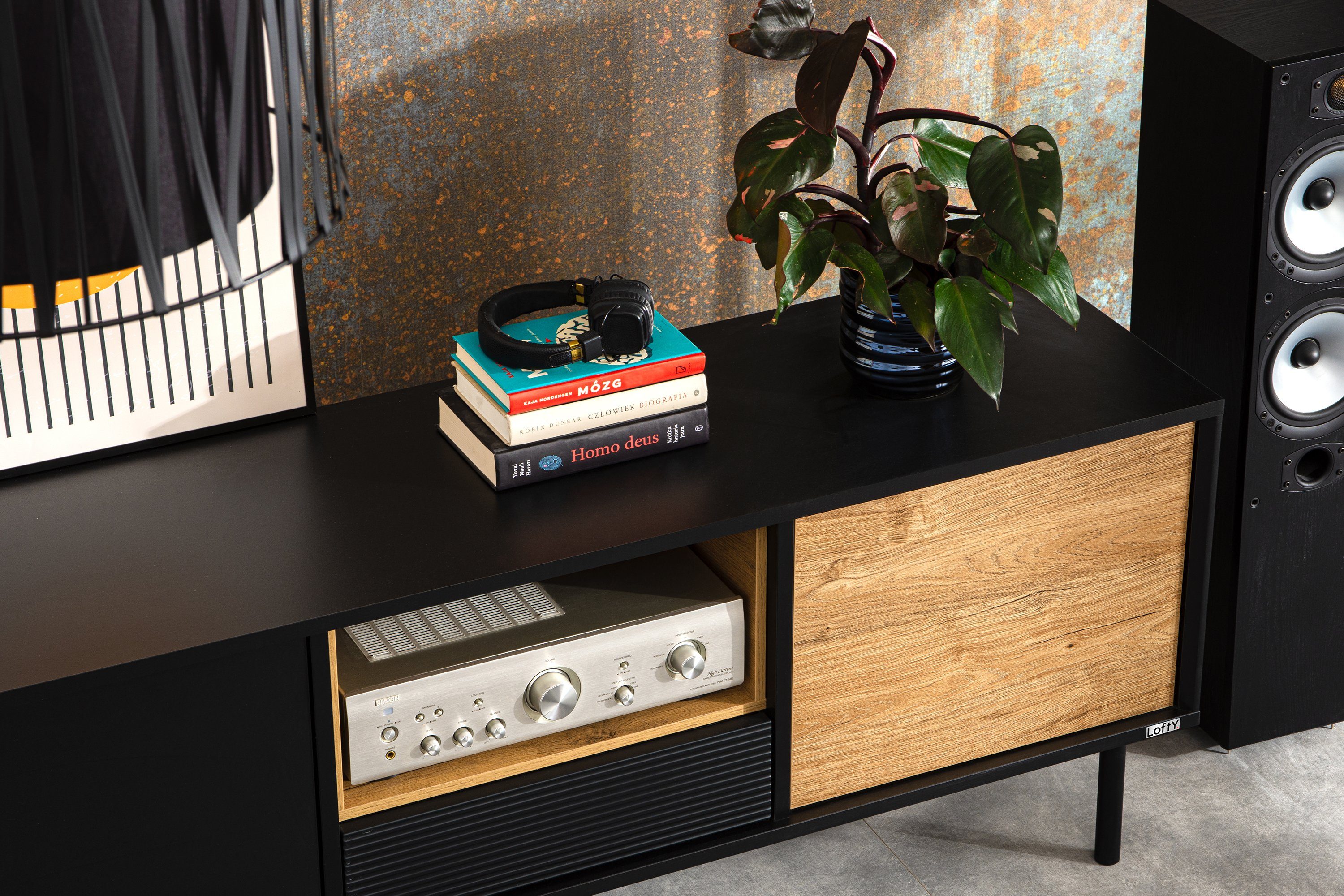 KONSIMO® TV-Schrank LOFTY TV-Board, Fernsehschrank Lowboard, 150 cm, ohne Beleuchtung abschließbares Lowboard, Loft-Stil, hergestellt in der EU