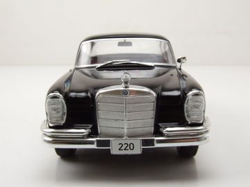 Whitebox Modellauto Mercedes 220 W111 Heckflosse 1959 schwarz Modellauto 1:24 Whitebox, Maßstab 1:24