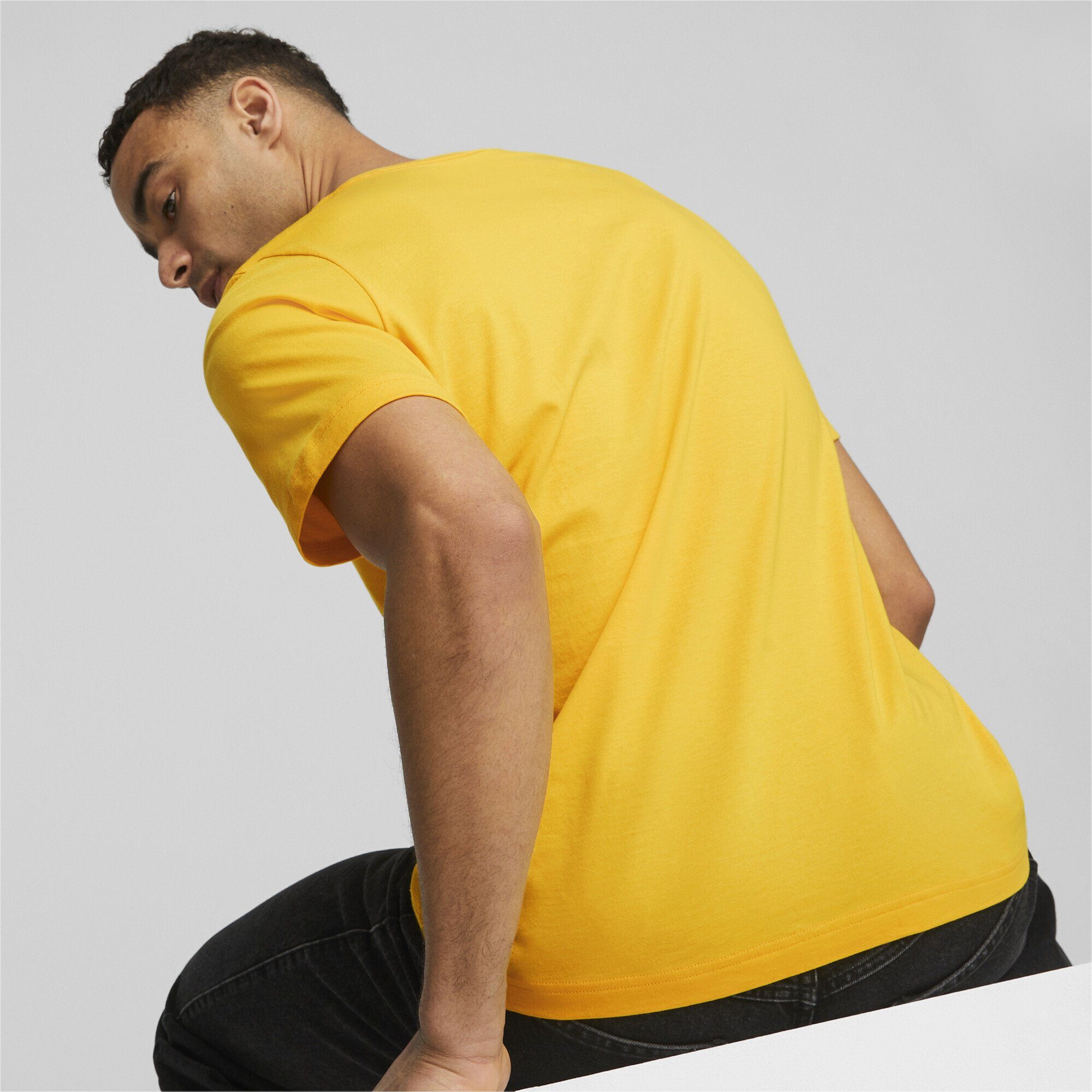 T-Shirts mit PUMA Yellow zweifarbigem Essentials+ Herren Sizzle Logo Trainingsshirt