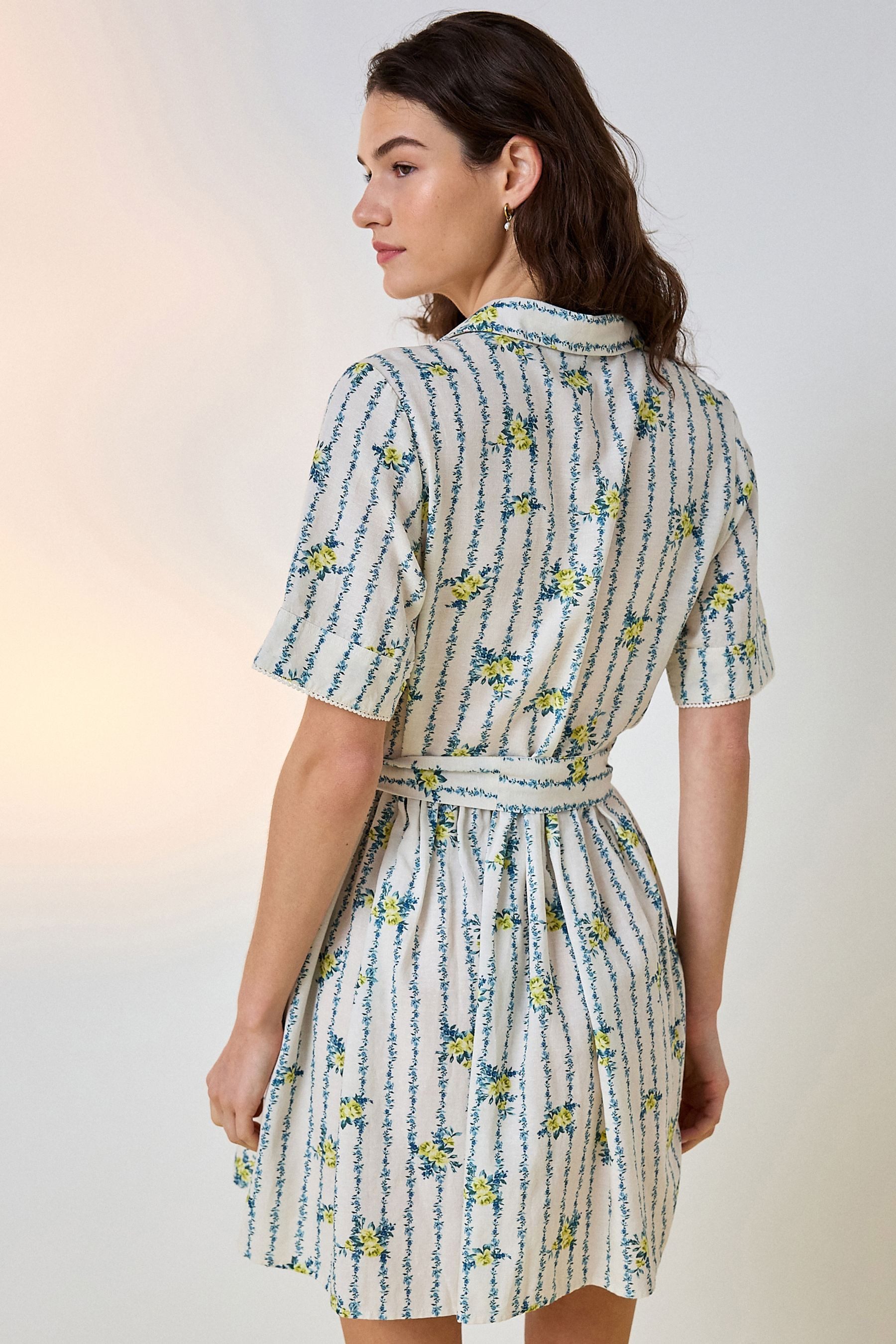 Next Hemdblusenkleid Hemdblusenkleid mit kurzen Ärmeln und Bindegürtel (1-tlg)