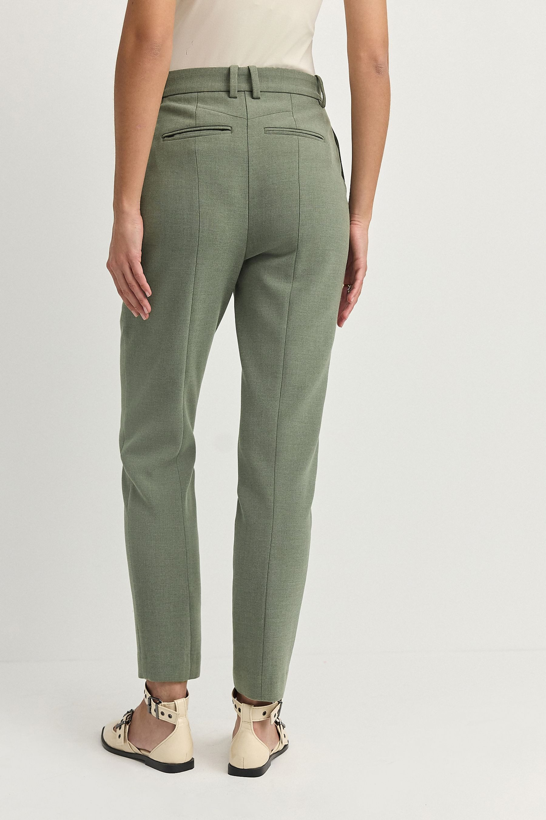 Next Stoffhose Modellierende Hose mit schmalem Bein – Kurzgröße (1-tlg) günstig online kaufen