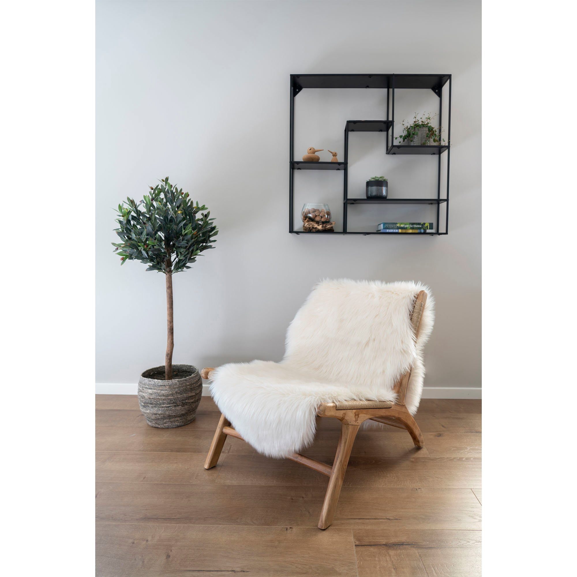 tinkaro Fellteppich Künstliches Lammfell 180 x 60 cm Elfenbein, leicht geschwungene Form, Höhe: 6.5 mm, Flauschiger Teppich aus Polyester als weiche Unterlage i – Bild 3 von 3