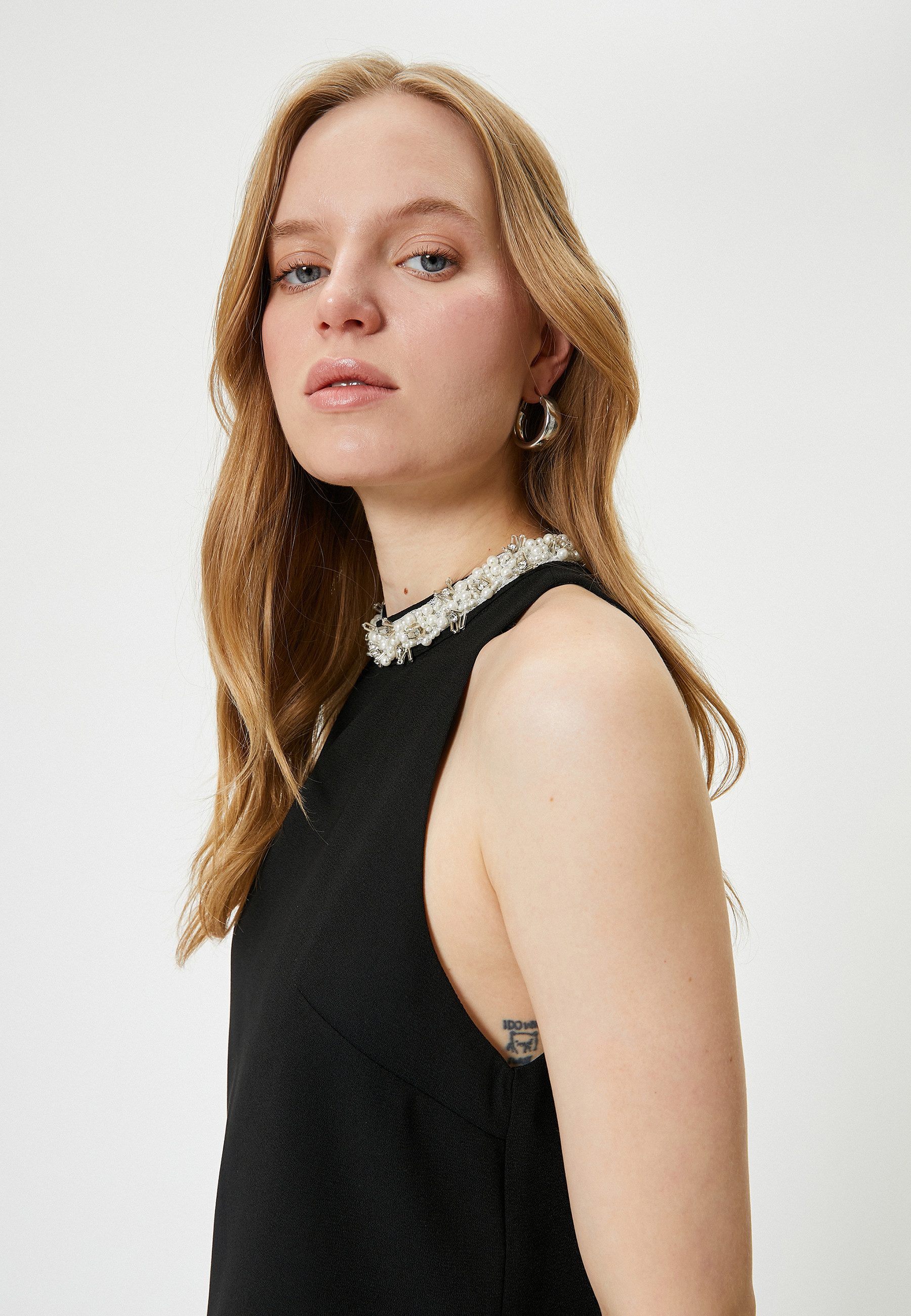 Koton Neckholderkleid Mini Длина A Form Neckholderkleid