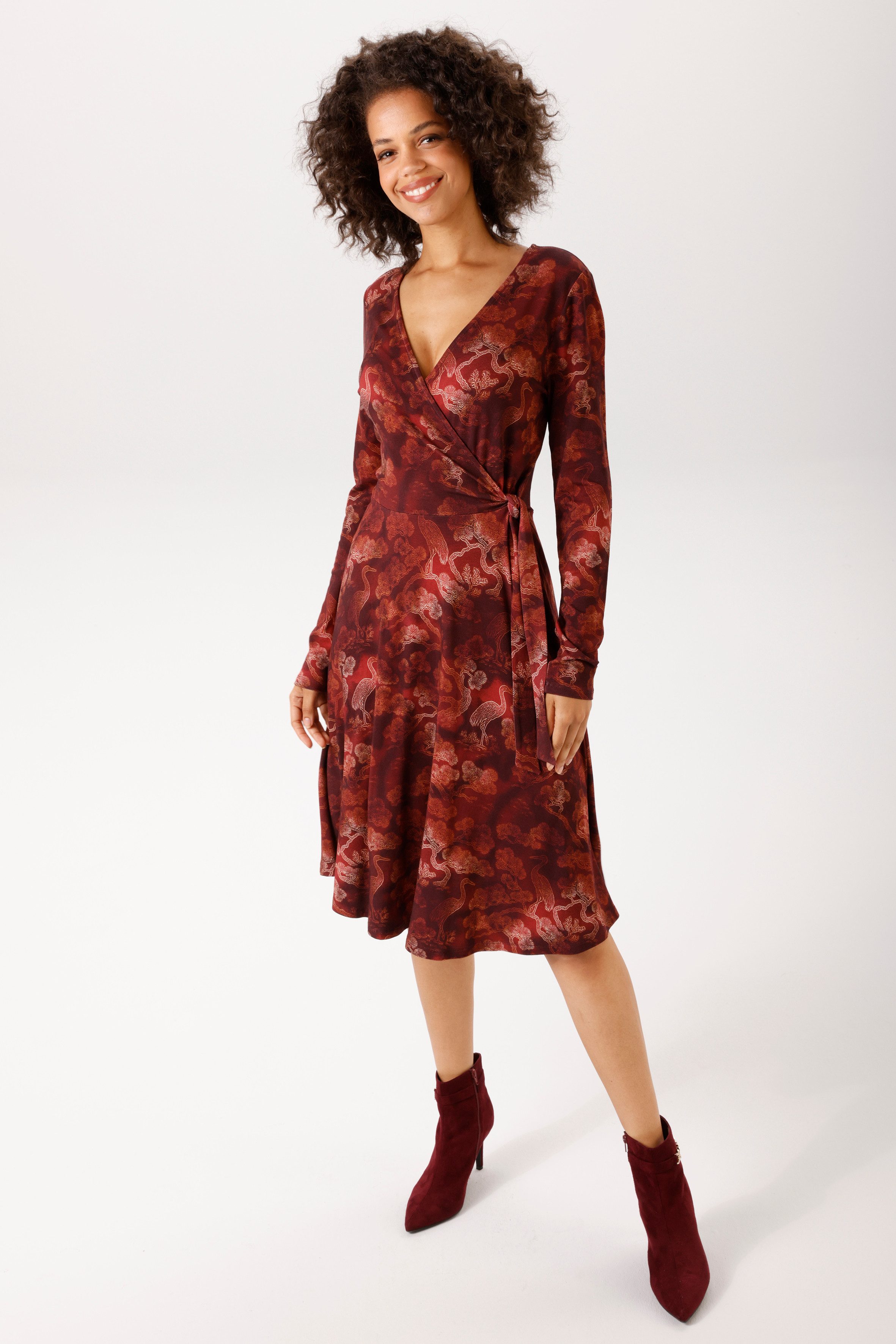Aniston CASUAL Jerseykleid mit Kranichen im fantasievollen, fernöstlichen Druck - NEUE KOLLEKTION