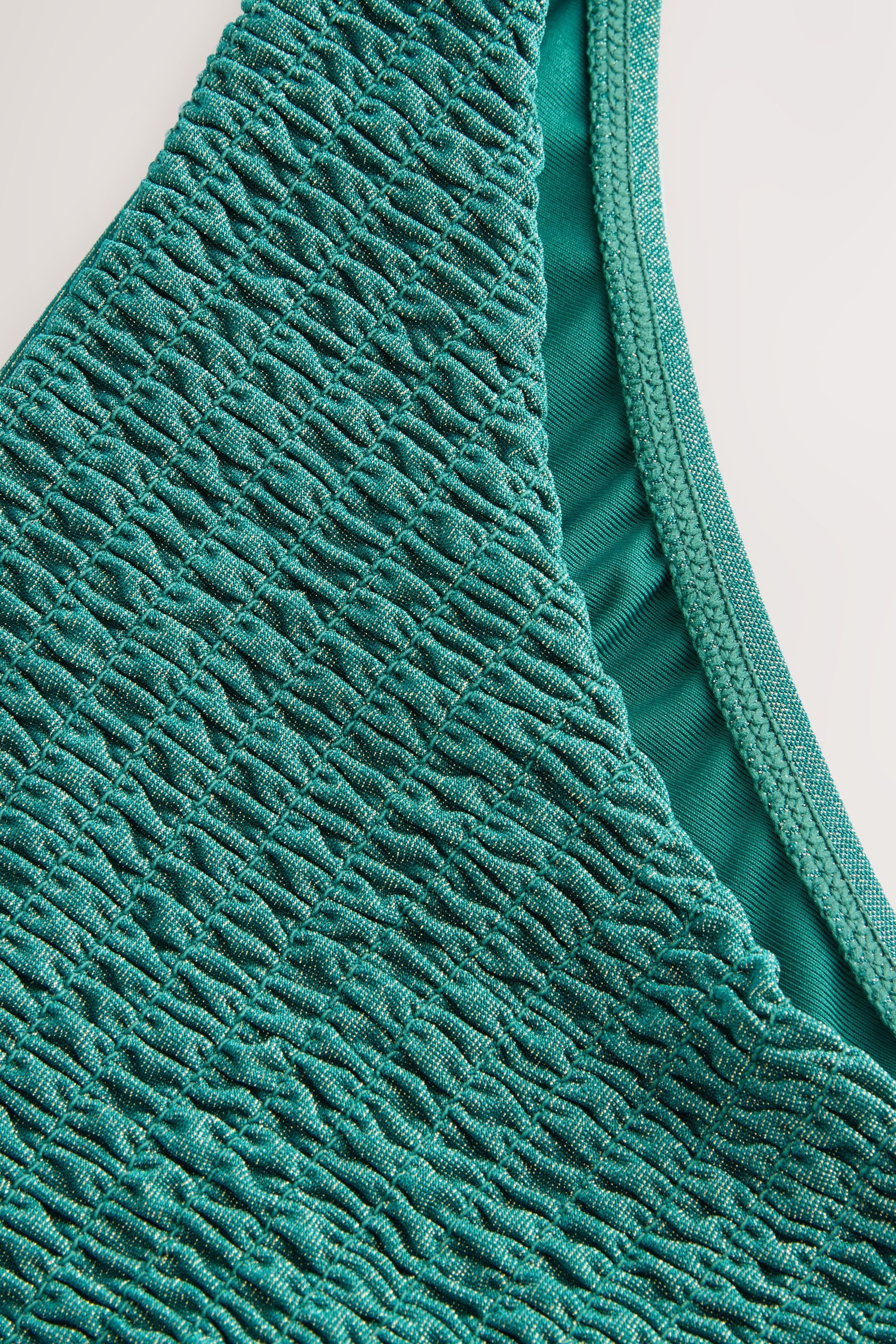 Next Bikini-Hose Gesmokte Brazilian-Bikinihose, hoher Beinschnitt (1-St) günstig online kaufen