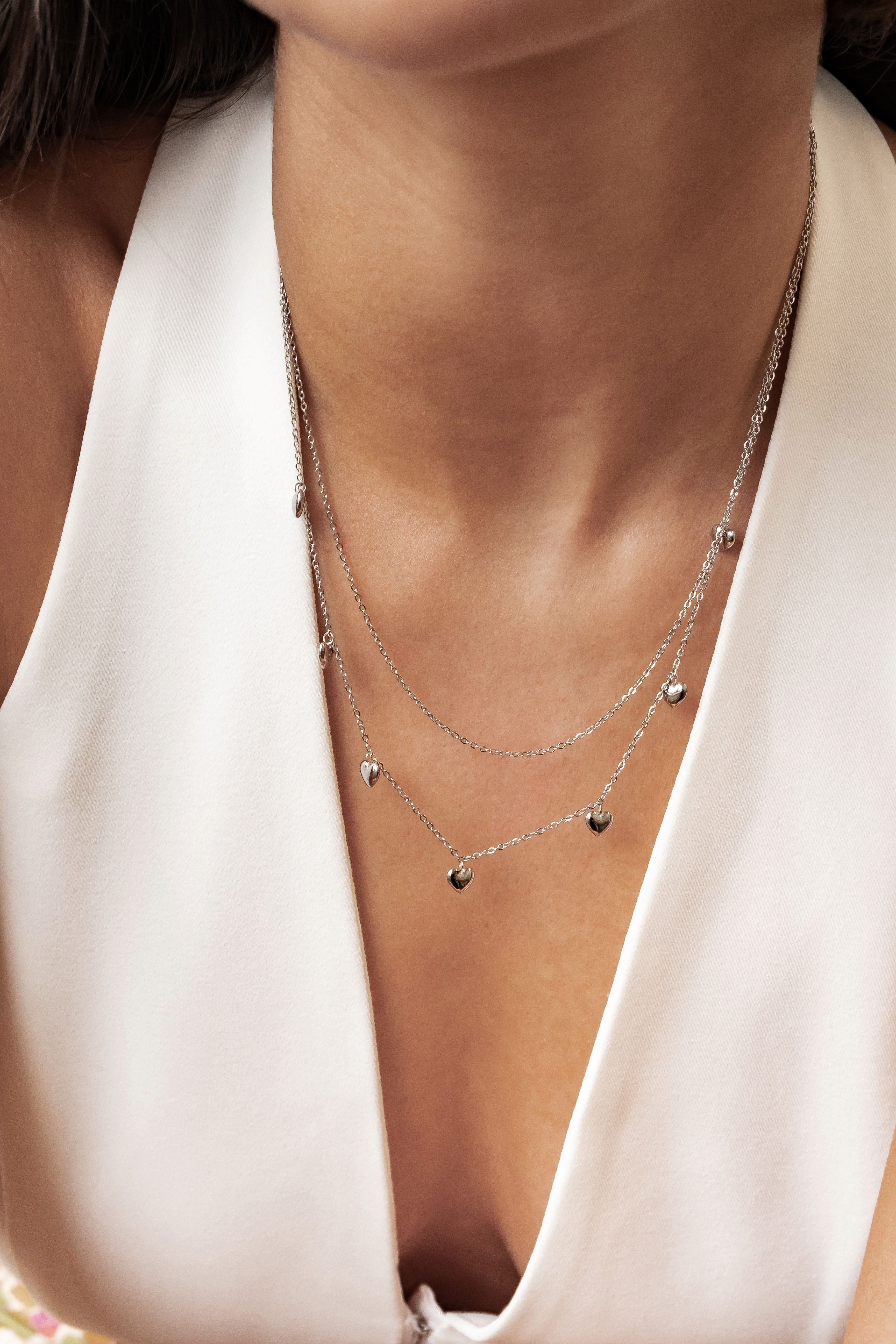 Hey Happiness Collier Layer Herzkette mit Charms, mehrreihig, Mehrsträngige Kette mit Herz Anhängern, aus Edelstahl